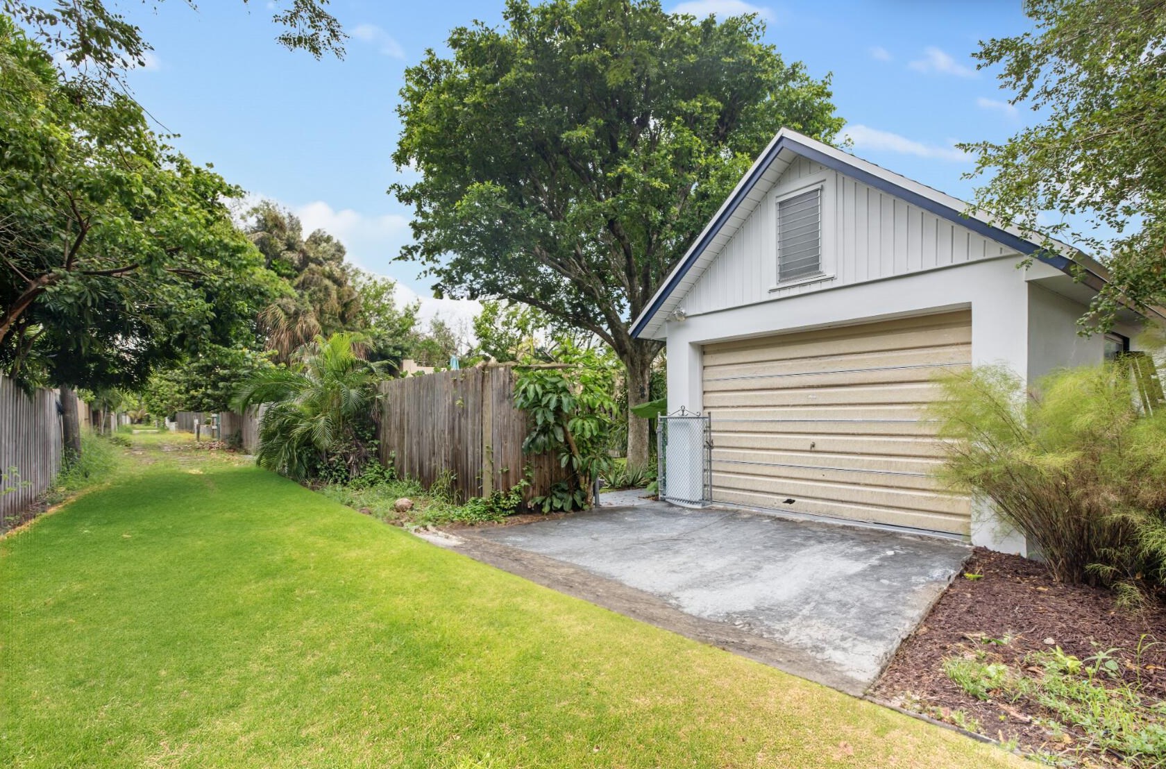 1115 Palmway, Lake Worth FL  33460-5207 exterior