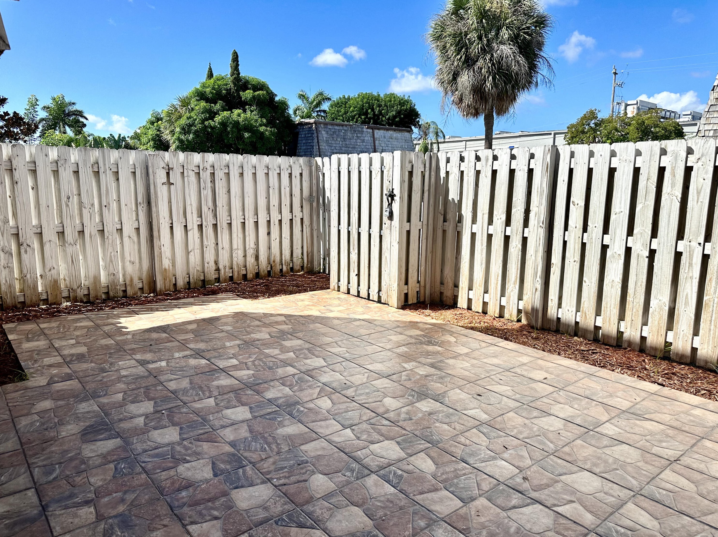 77 Lake Arbor Dr, Lake Worth FL  33461-2150 exterior