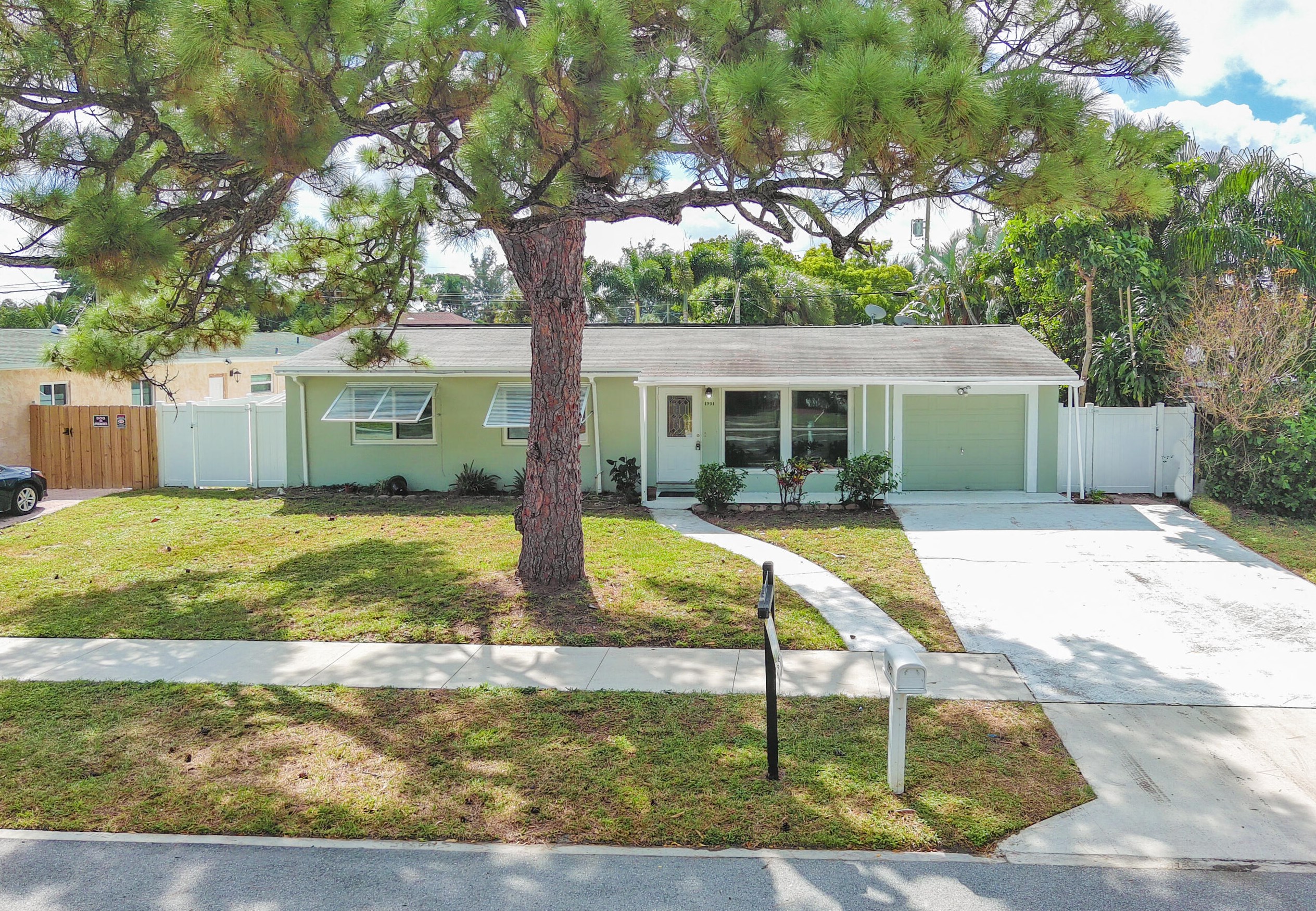 1931 Moor Dr, Lake Worth FL  33461-5722 exterior