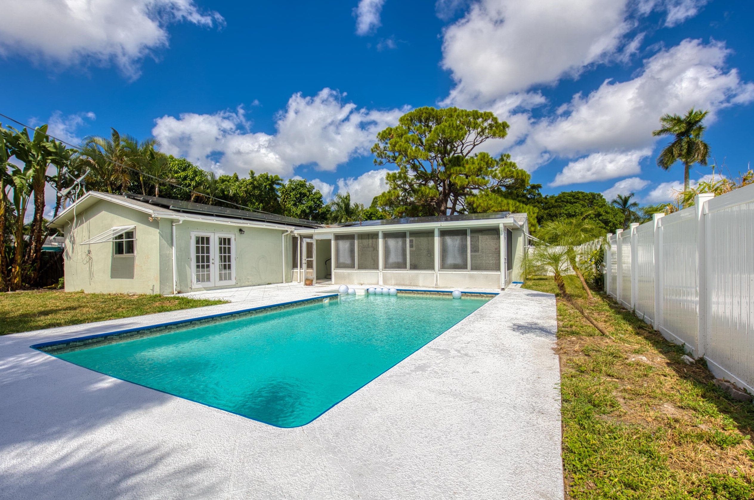 1931 Moor Dr, Lake Worth FL  33461-5722 exterior