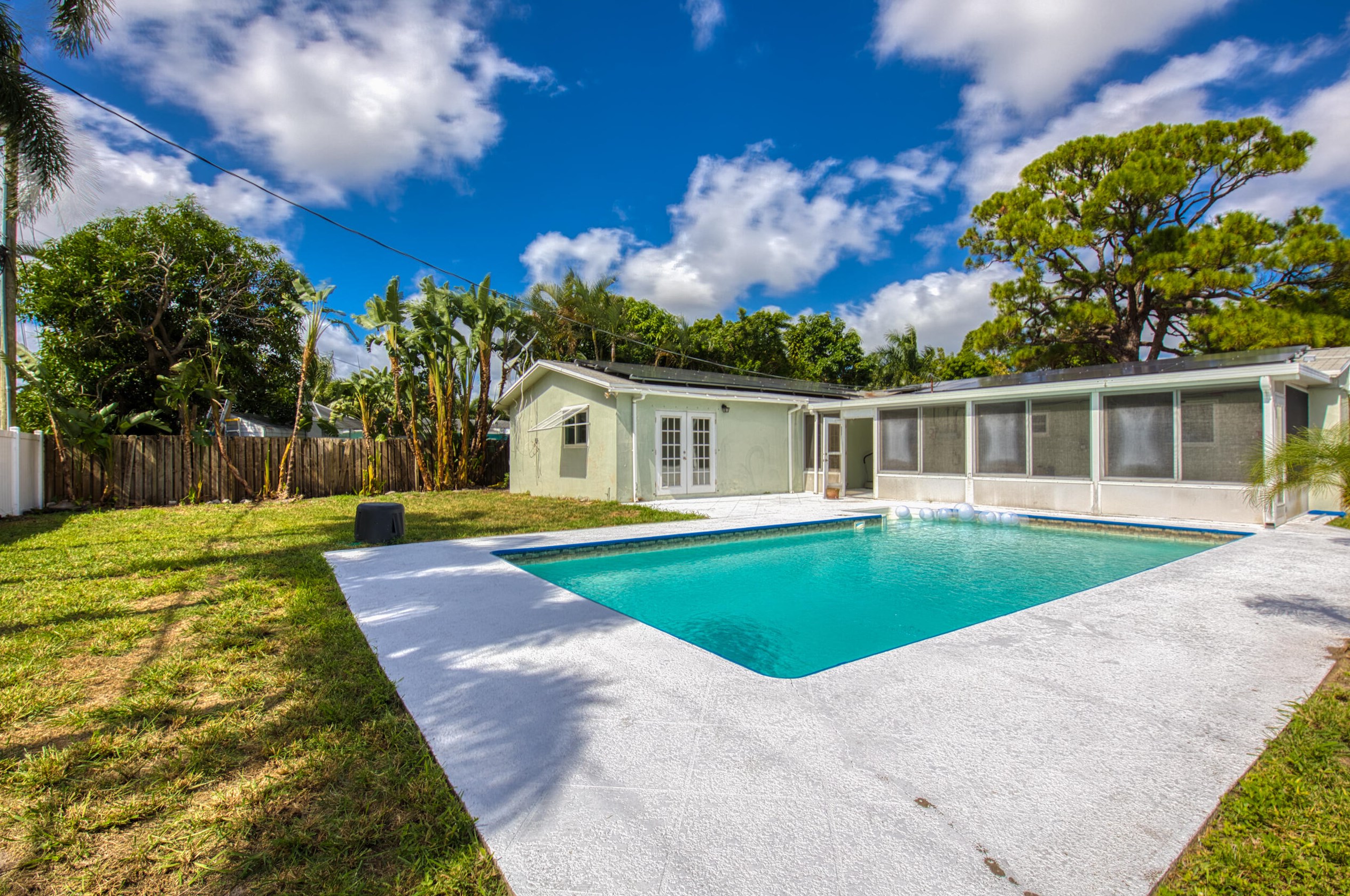 1931 Moor Dr, Lake Worth FL  33461-5722 exterior