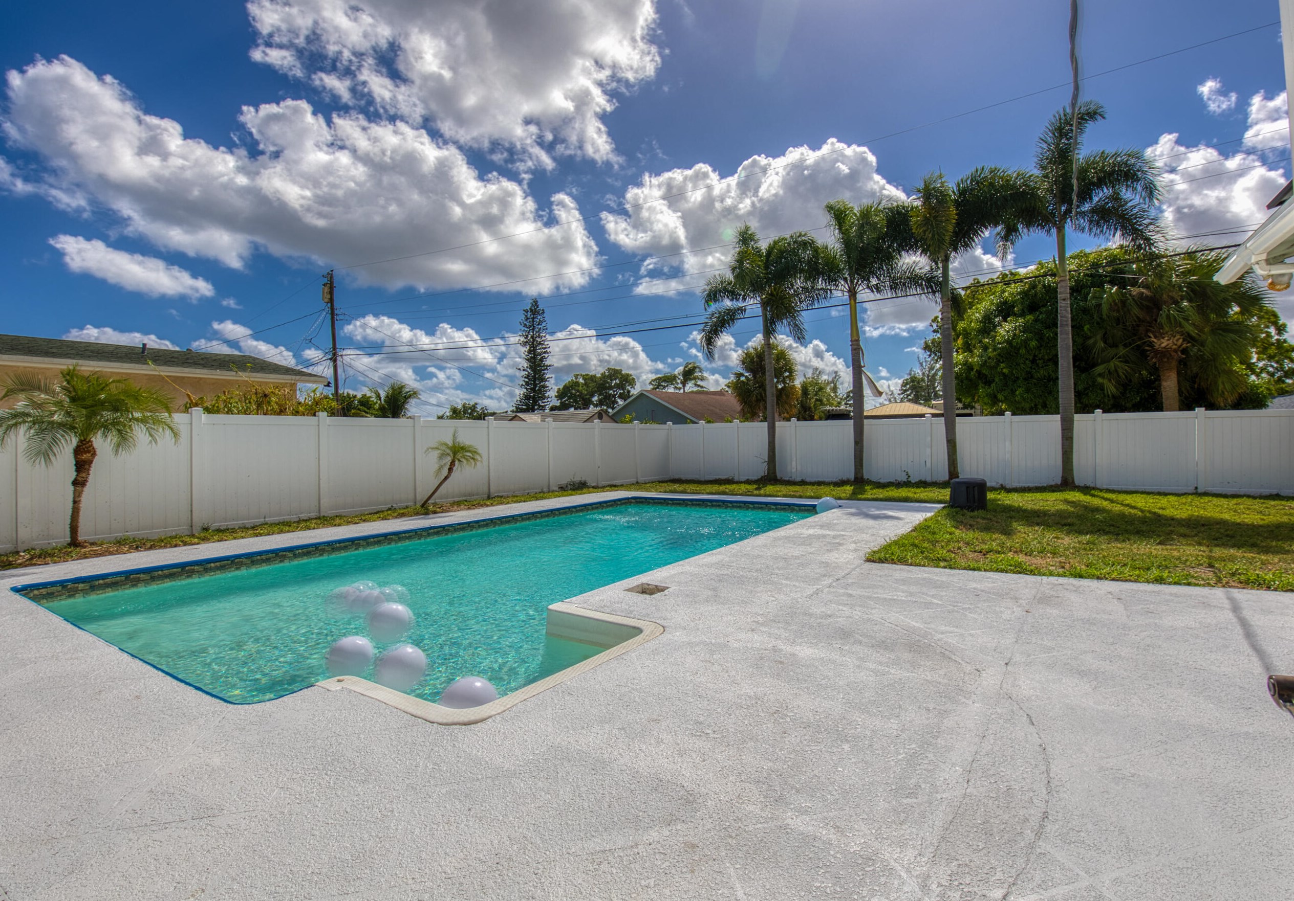 1931 Moor Dr, Lake Worth FL  33461-5722 exterior