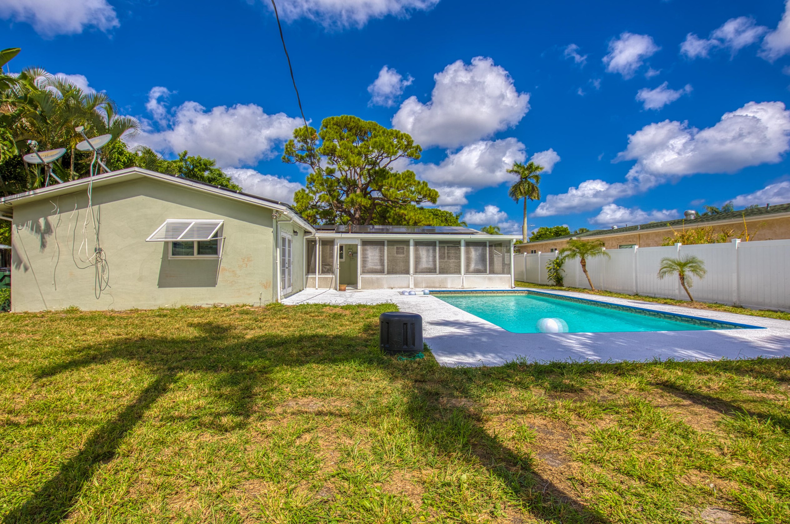 1931 Moor Dr, Lake Worth FL  33461-5722 exterior