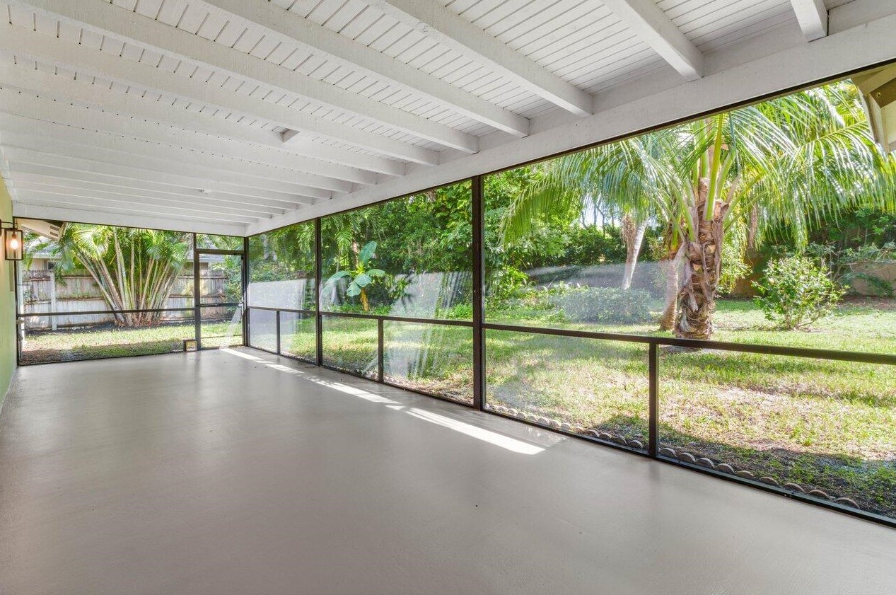 2520 4th St, Boynton Beach FL  33426-8749 exterior