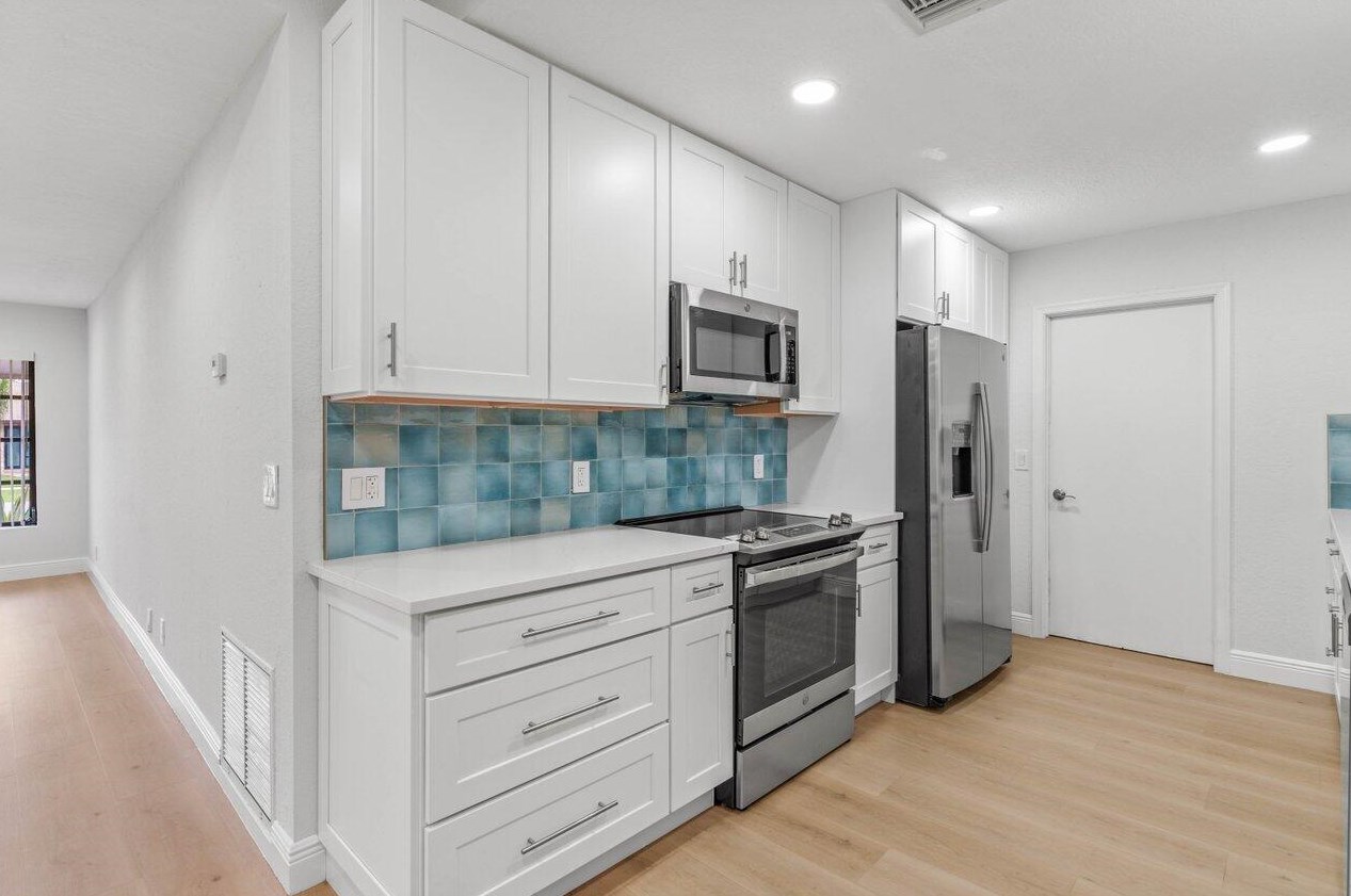 2520 4th St, Boynton Beach FL  33426-8749 exterior