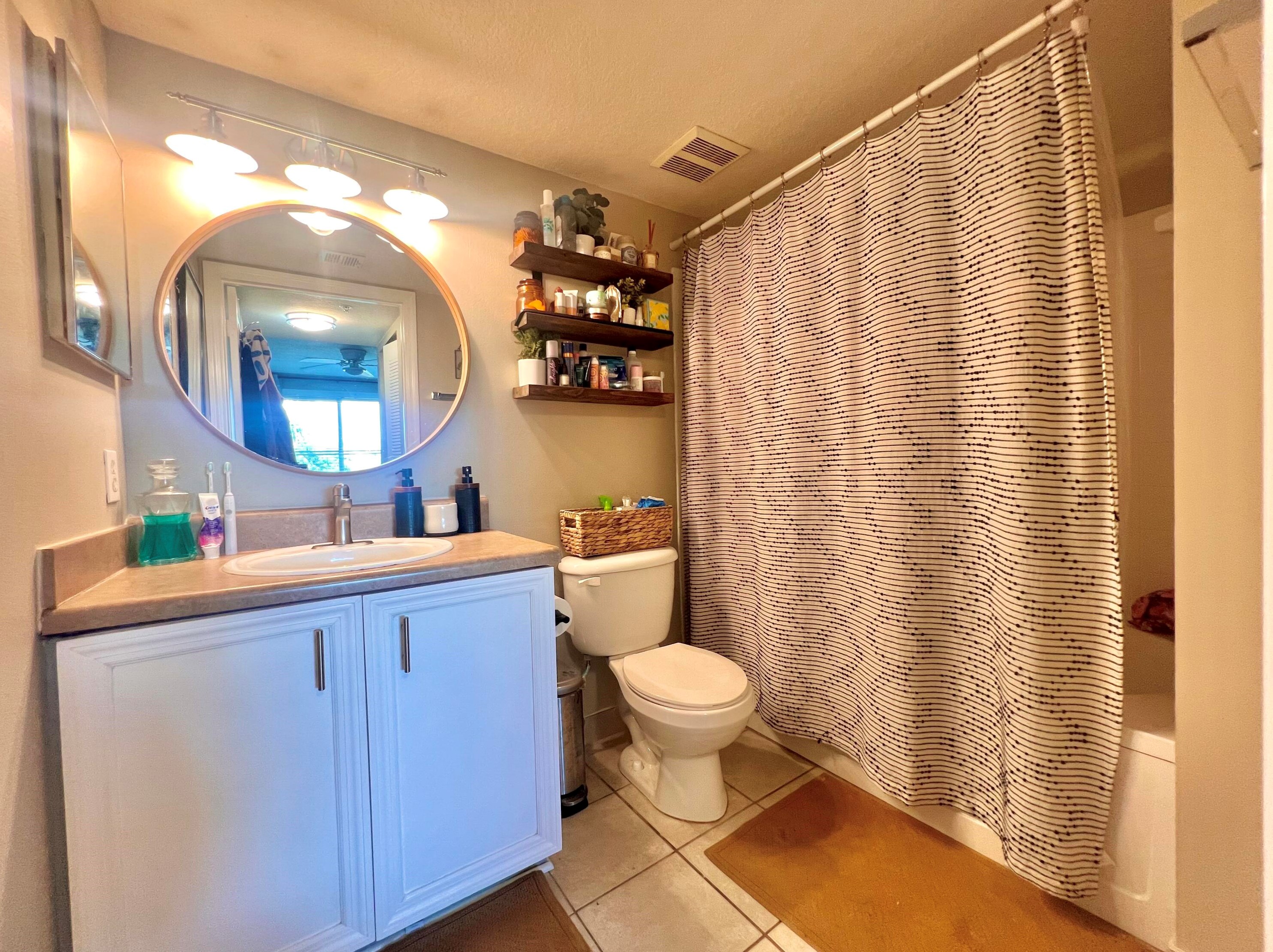 419 Villa Cir, Boynton Beach FL  33435-8911 exterior