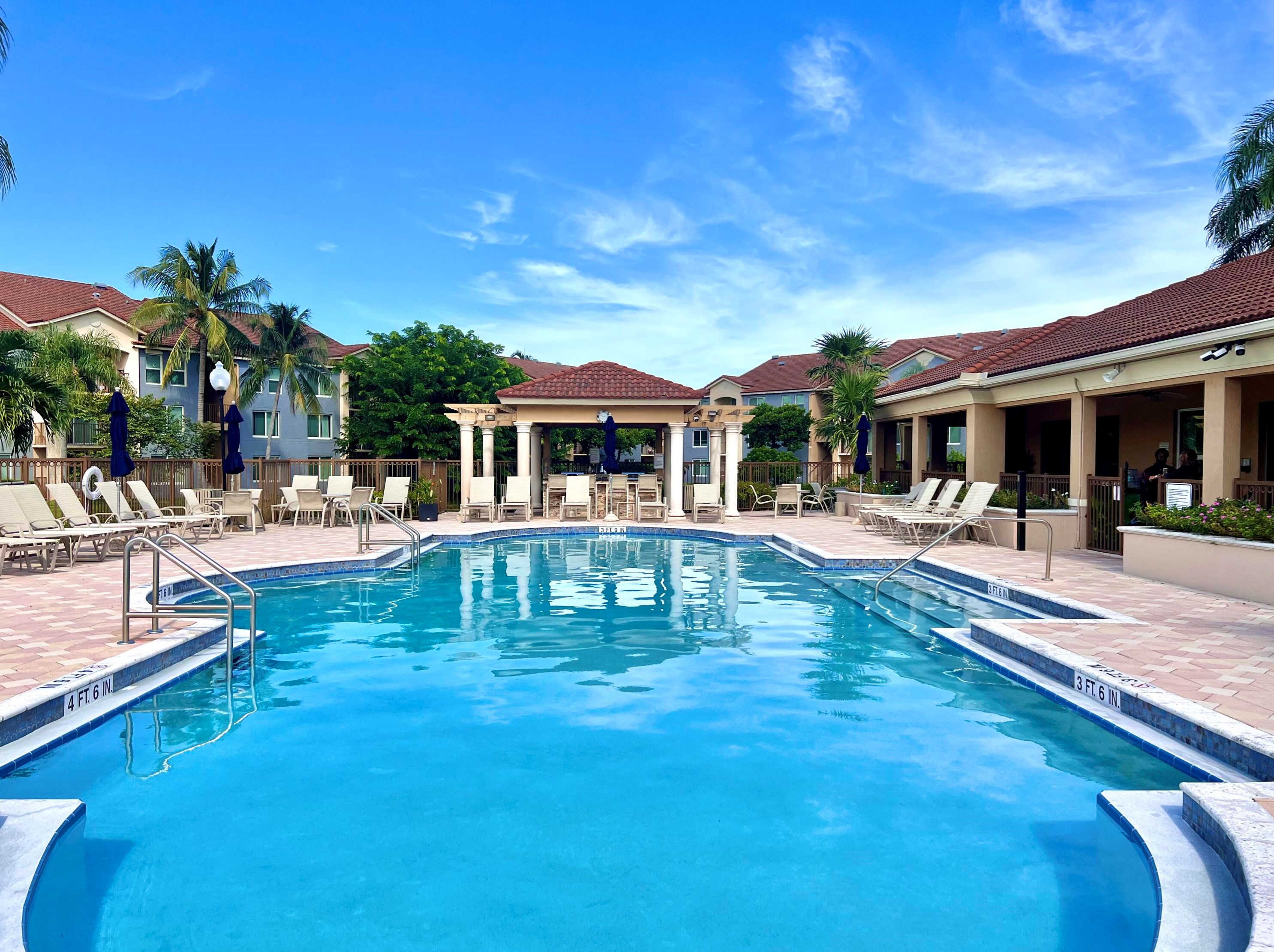 419 Villa Cir, Boynton Beach FL  33435-8911 exterior