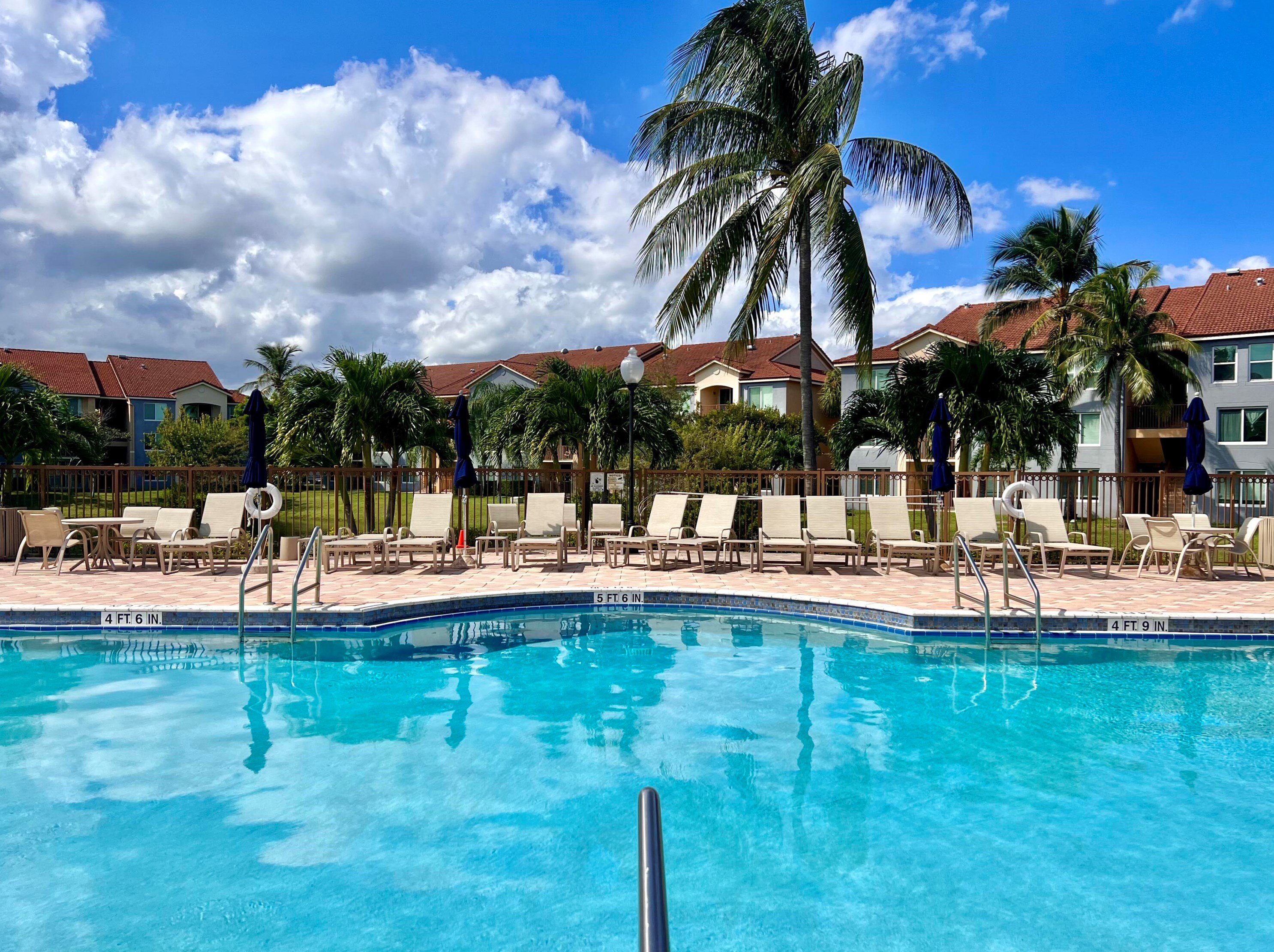 419 Villa Cir, Boynton Beach FL  33435-8911 exterior
