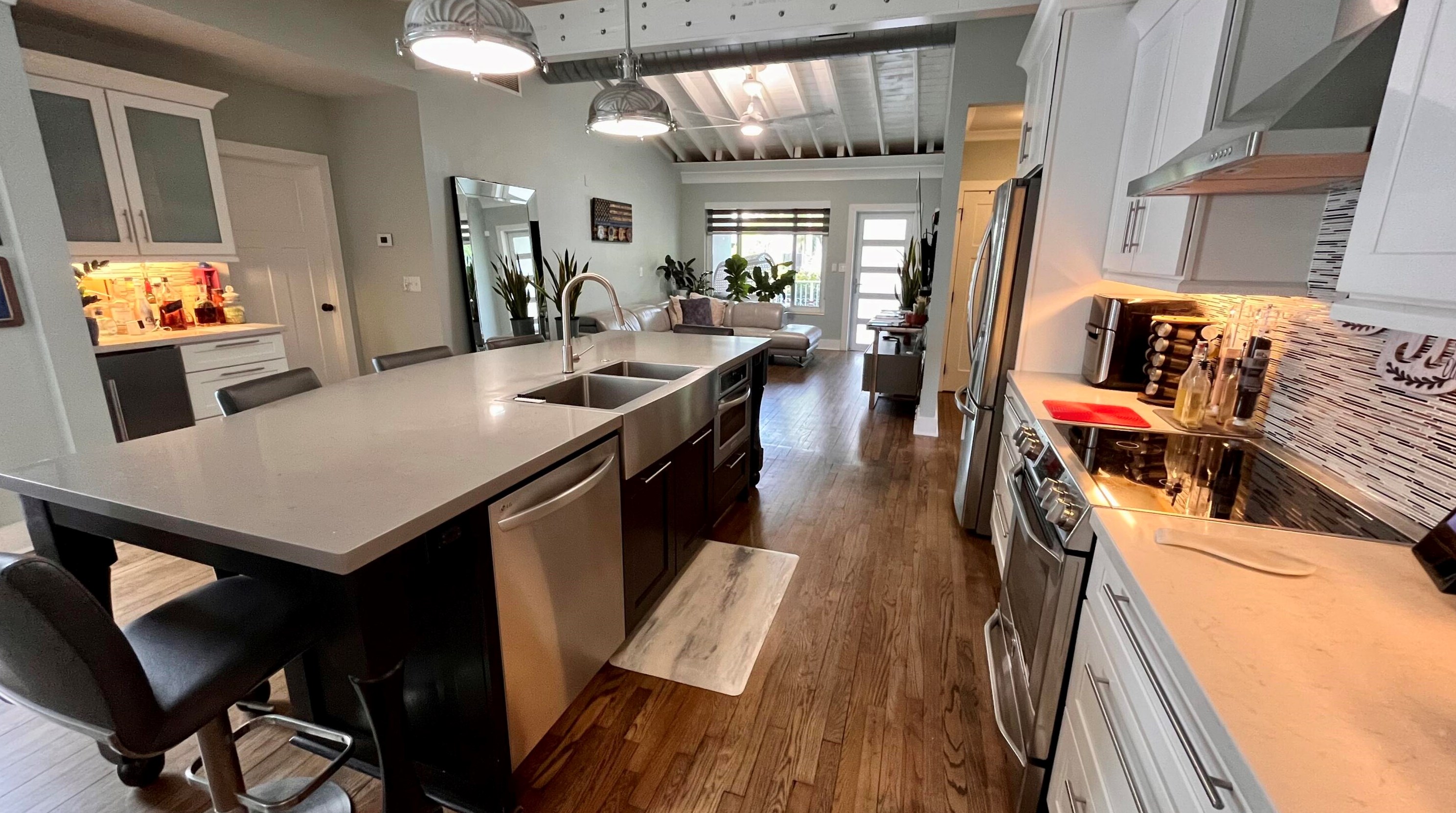 1636 Jackson St, Hollywood FL  33020-5110 exterior