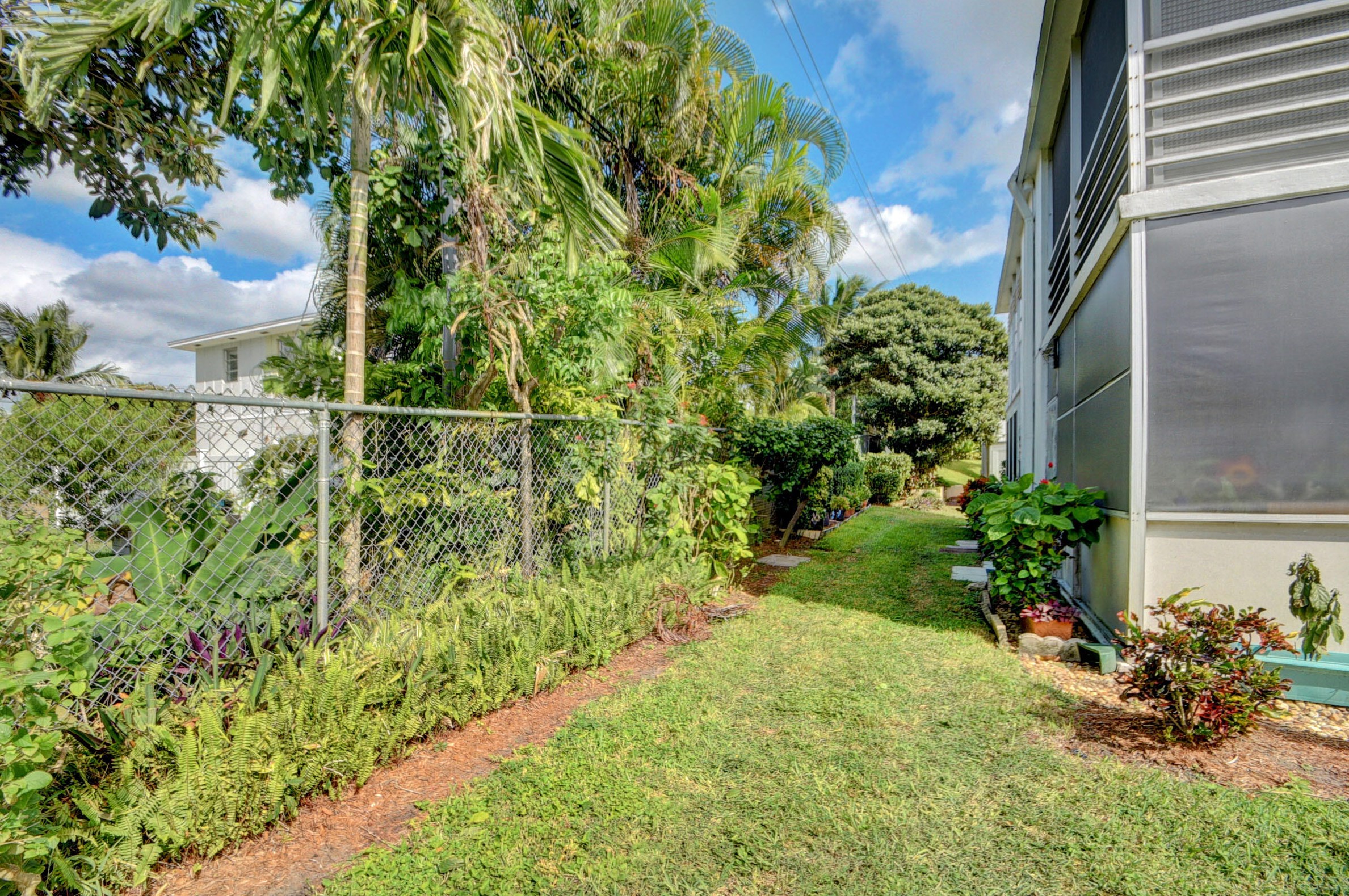 2840 Cynthia Ln, Lake Worth FL  33461-5815 exterior