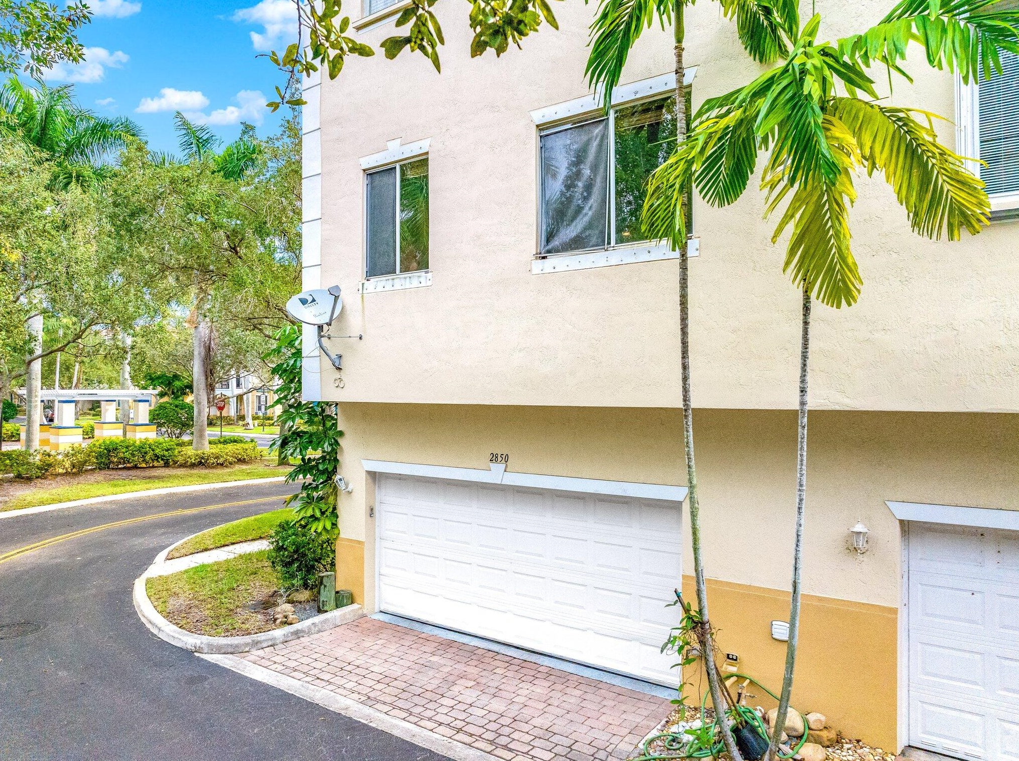 2850 Oasis Dr, Boynton Beach FL  33426-8665 exterior