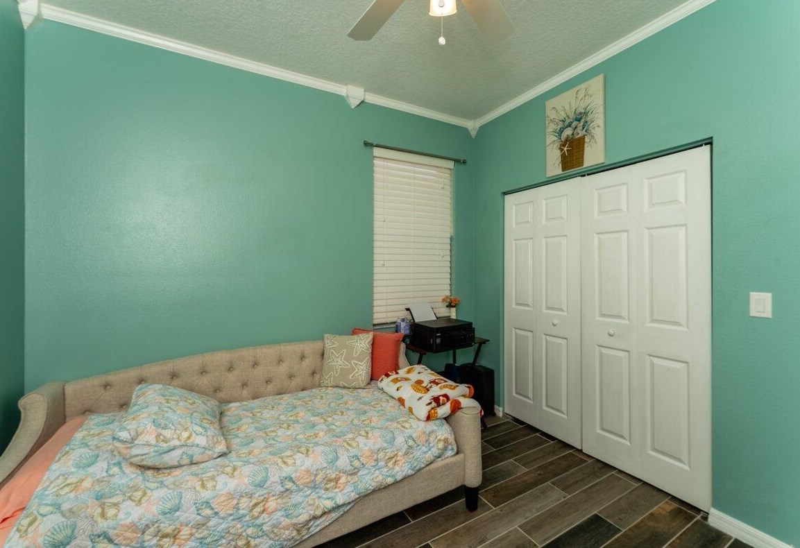 556 Indian Key Dr, Fort Pierce FL  34986-2051 exterior