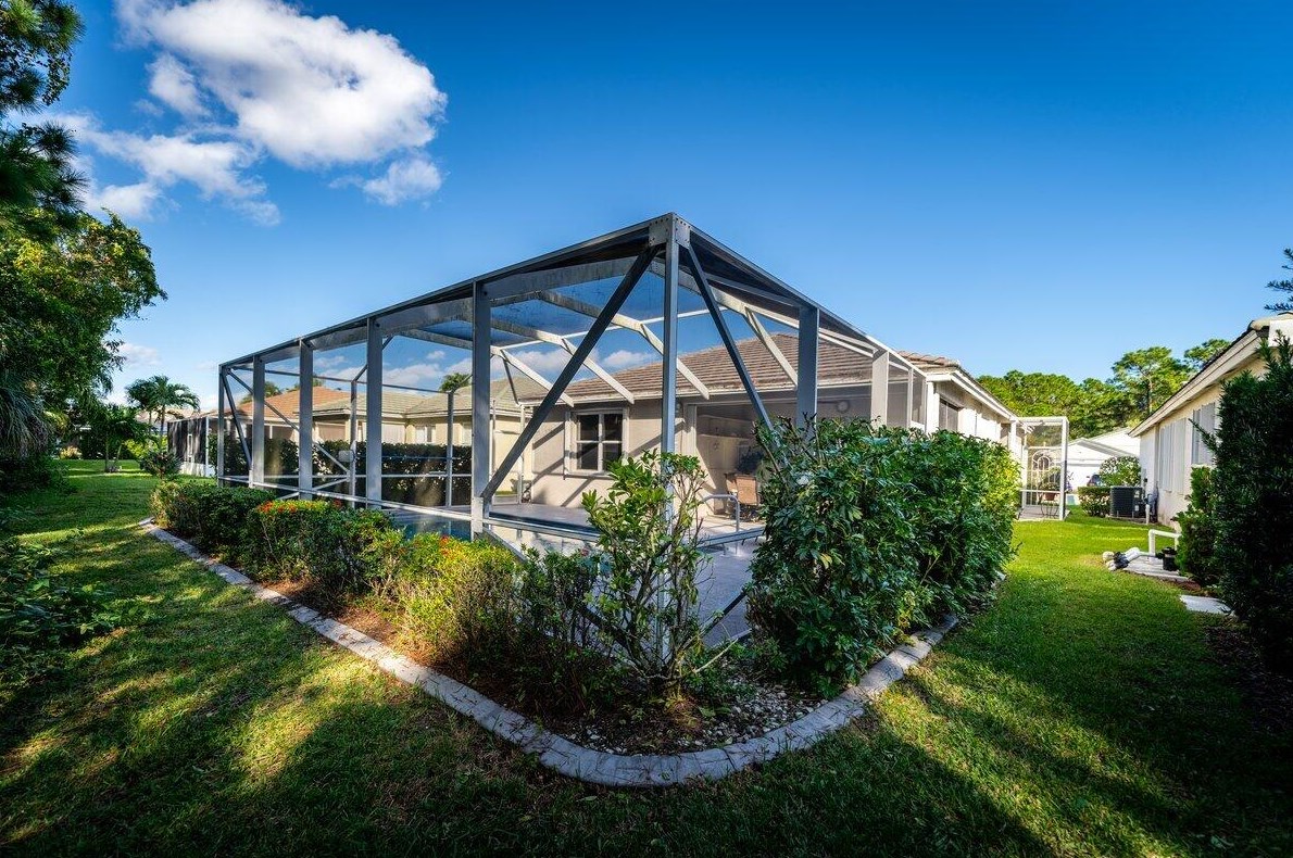 556 Indian Key Dr, Fort Pierce FL  34986-2051 exterior