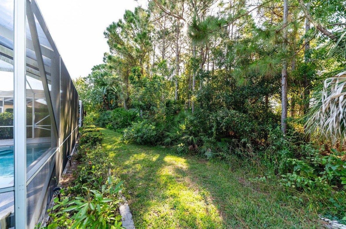 556 Indian Key Dr, Fort Pierce FL  34986-2051 exterior