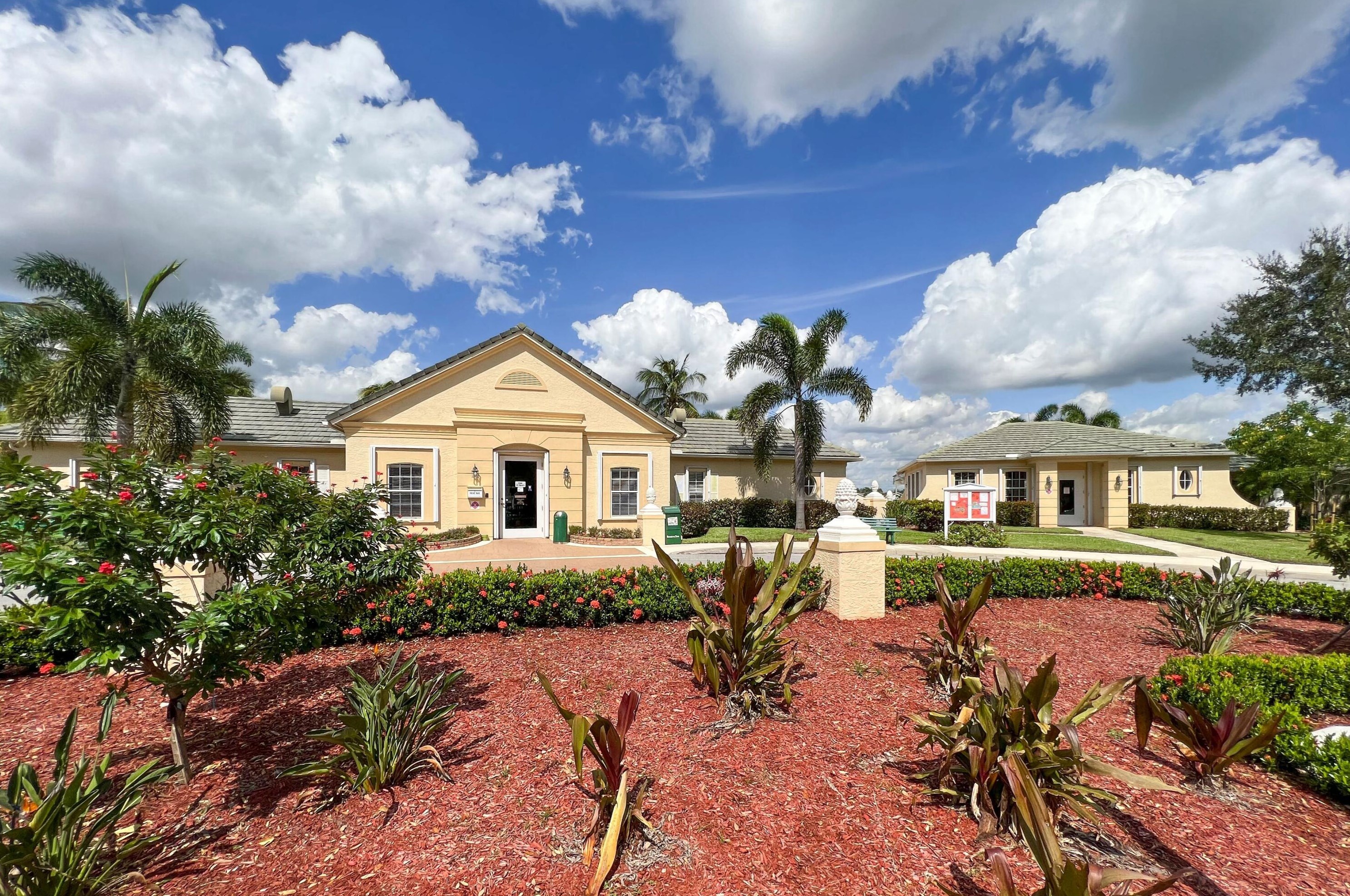 556 Indian Key Dr, Fort Pierce FL  34986-2051 exterior