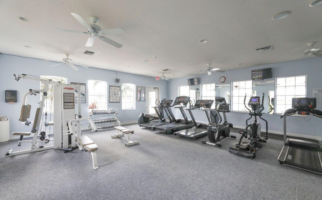 556 Indian Key Dr, Fort Pierce FL  34986-2051 exterior