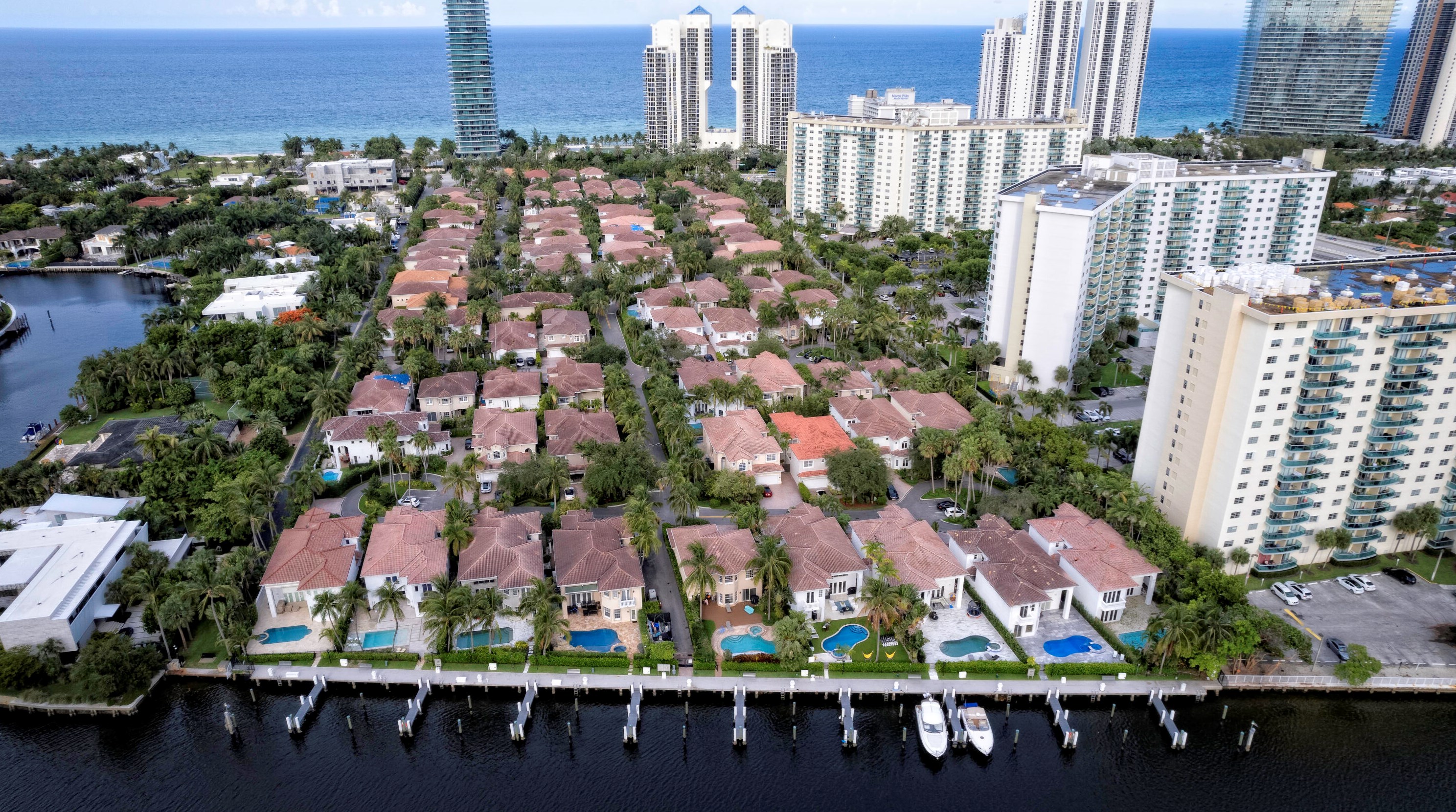 19435 39 Ave, Miami FL  33160-2273 exterior