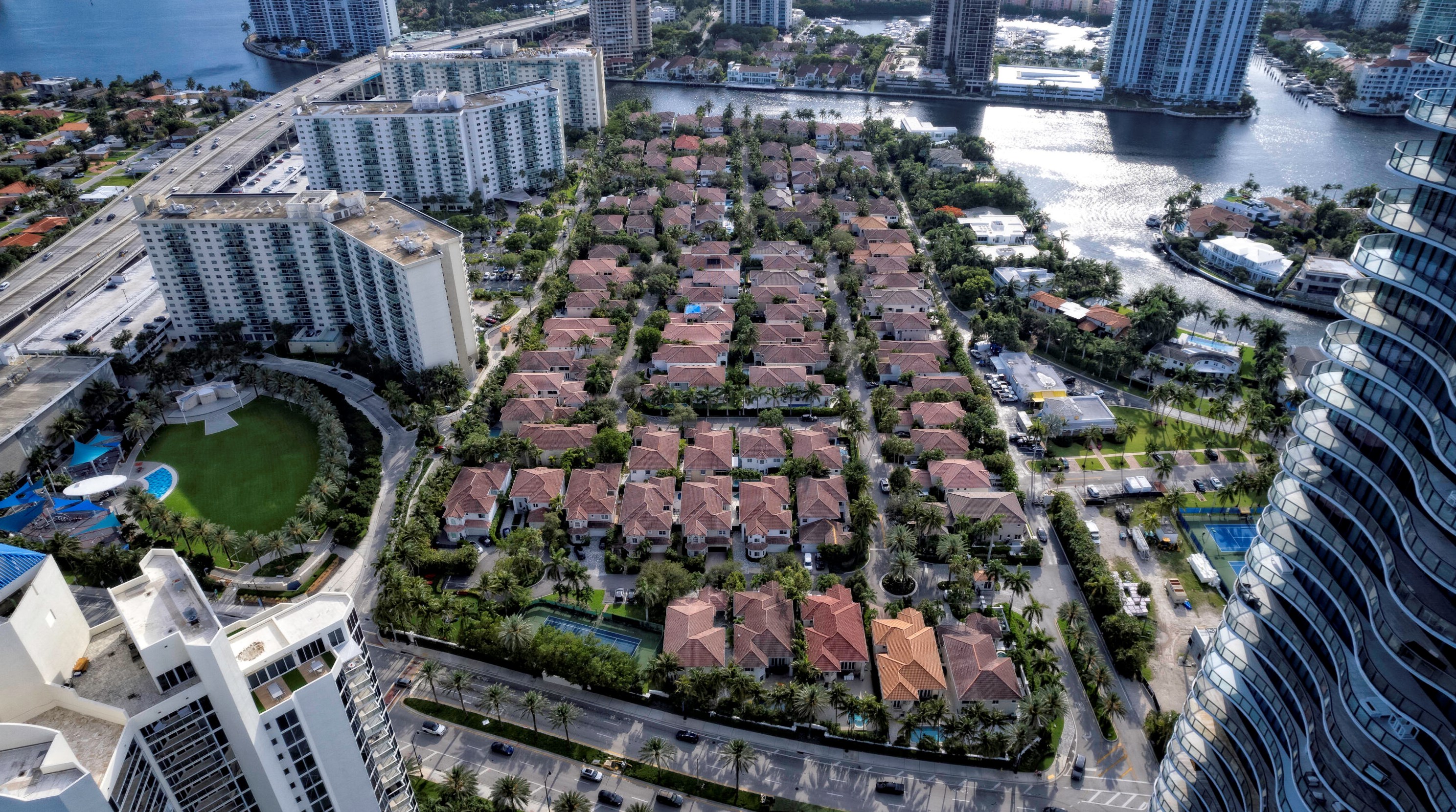 19435 39 Ave, Miami FL  33160-2273 exterior