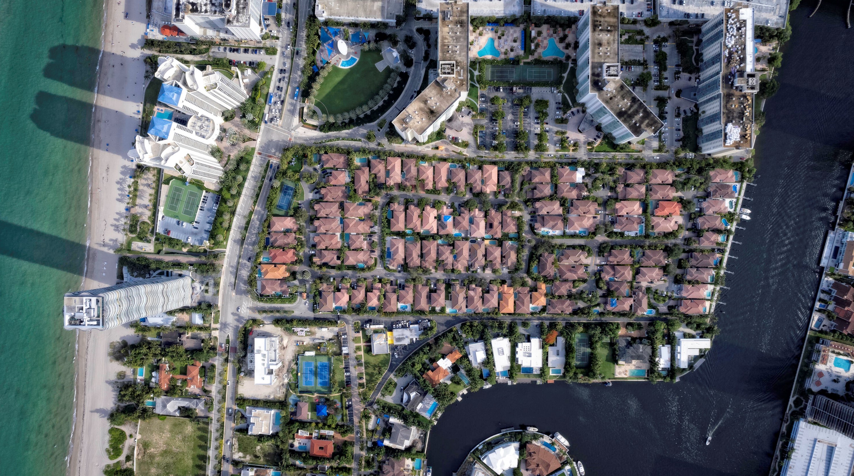 19435 39 Ave, Miami FL  33160-2273 exterior