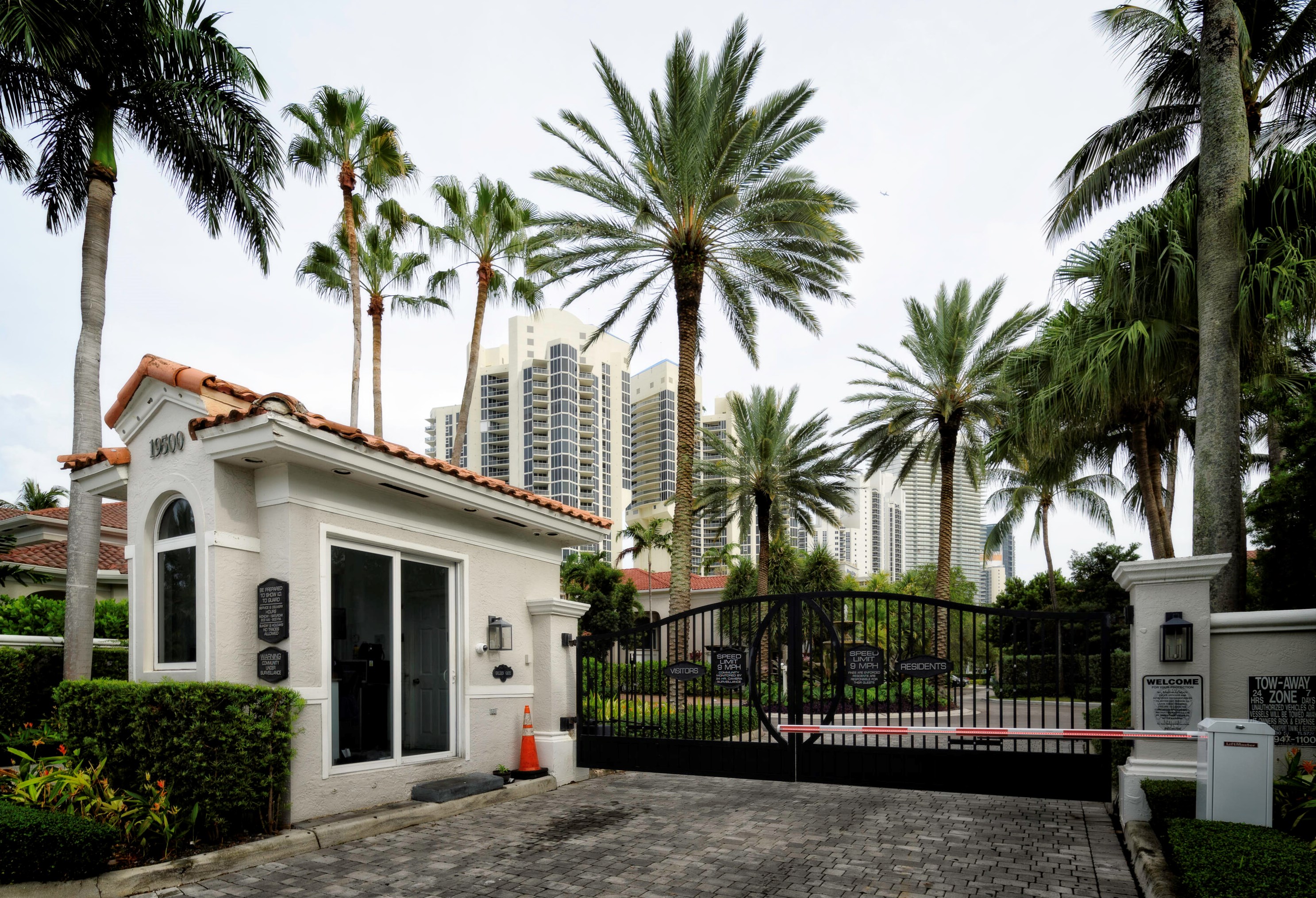19435 39 Ave, Miami FL  33160-2273 exterior