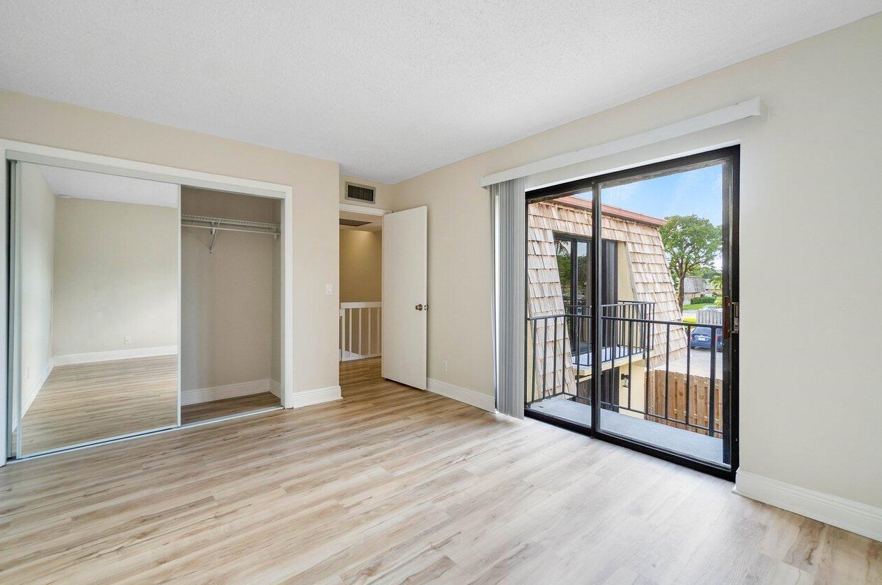 109 Lake Arbor Dr, Lake Worth FL  33461-2103 exterior