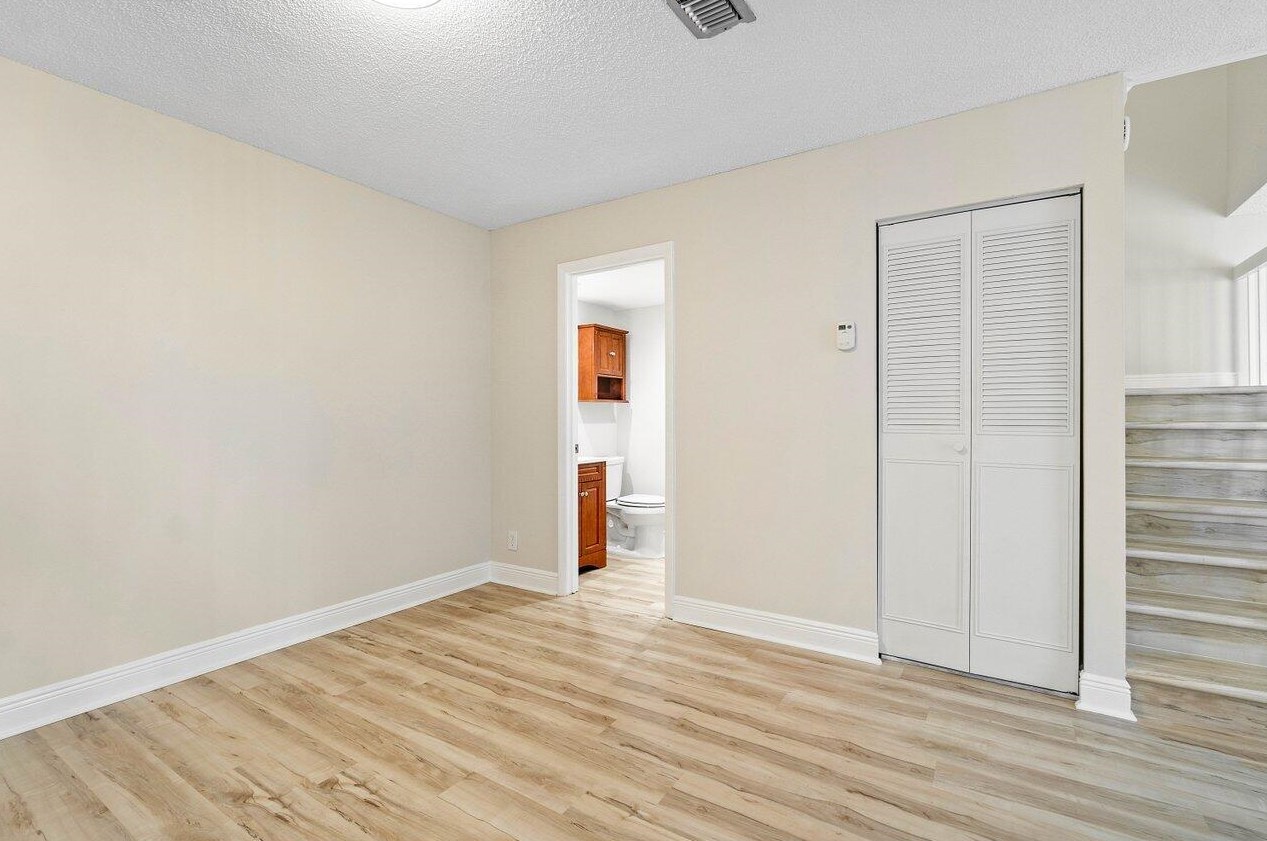 109 Lake Arbor Dr, Lake Worth FL  33461-2103 exterior