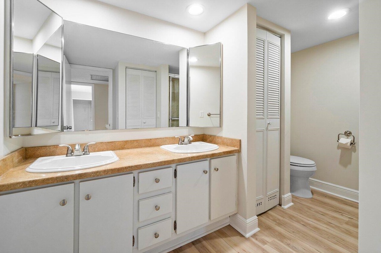 109 Lake Arbor Dr, Lake Worth FL  33461-2103 exterior
