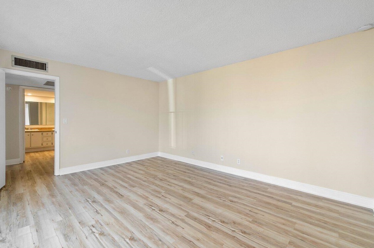 109 Lake Arbor Dr, Lake Worth FL  33461-2103 exterior