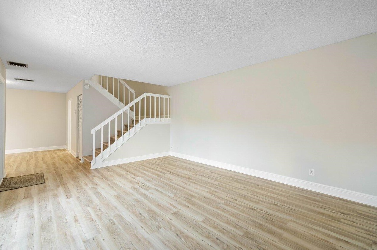 109 Lake Arbor Dr, Lake Worth FL  33461-2103 exterior