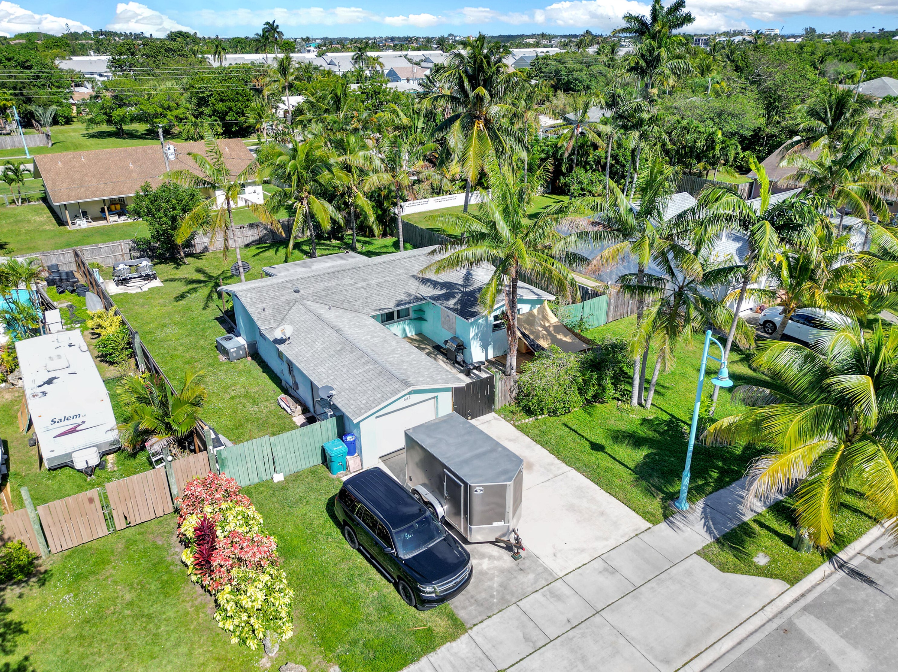 647 9th Ave, Boynton Beach FL  33435-3209 exterior