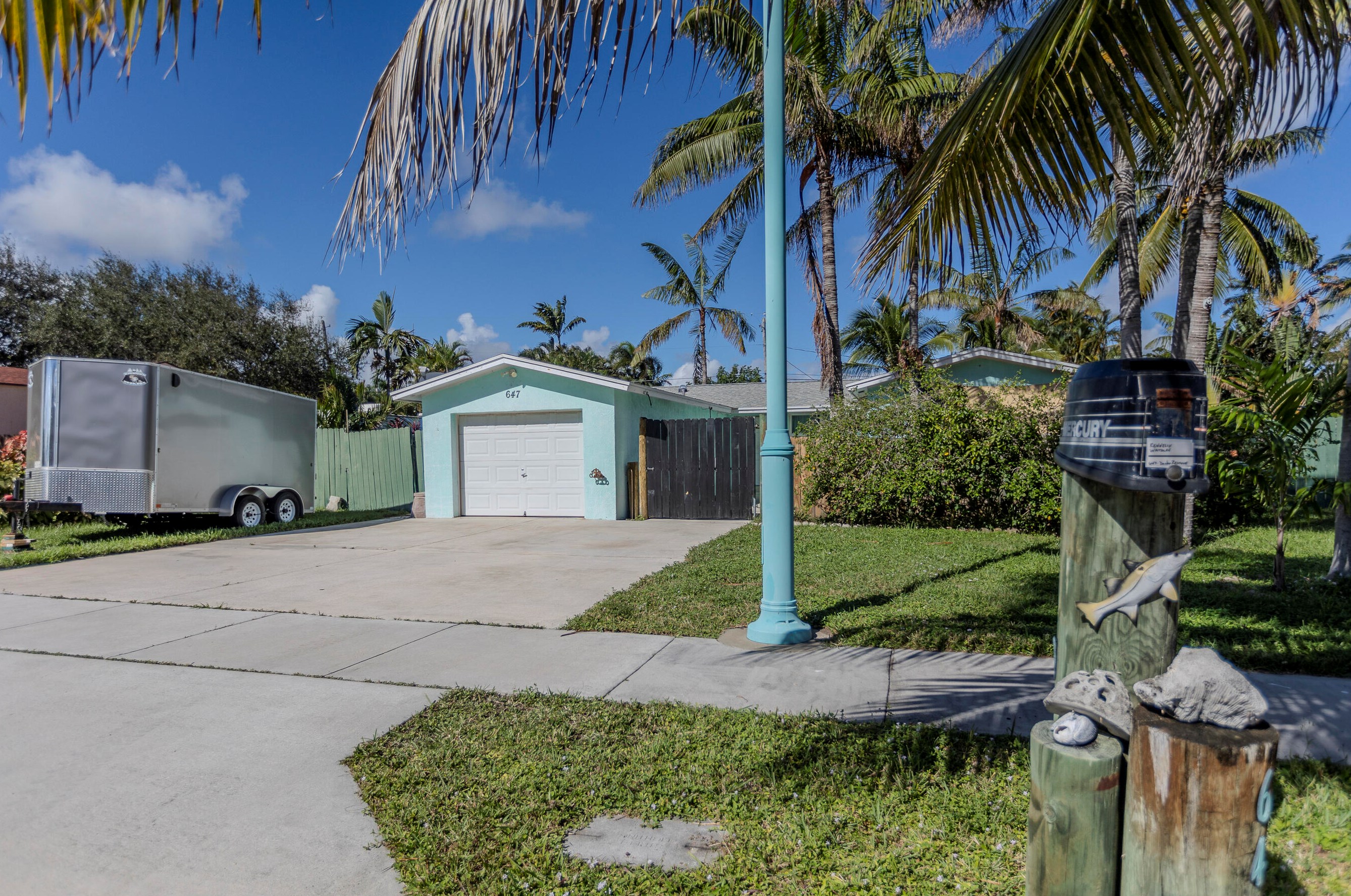 647 9th Ave, Boynton Beach FL  33435-3209 exterior