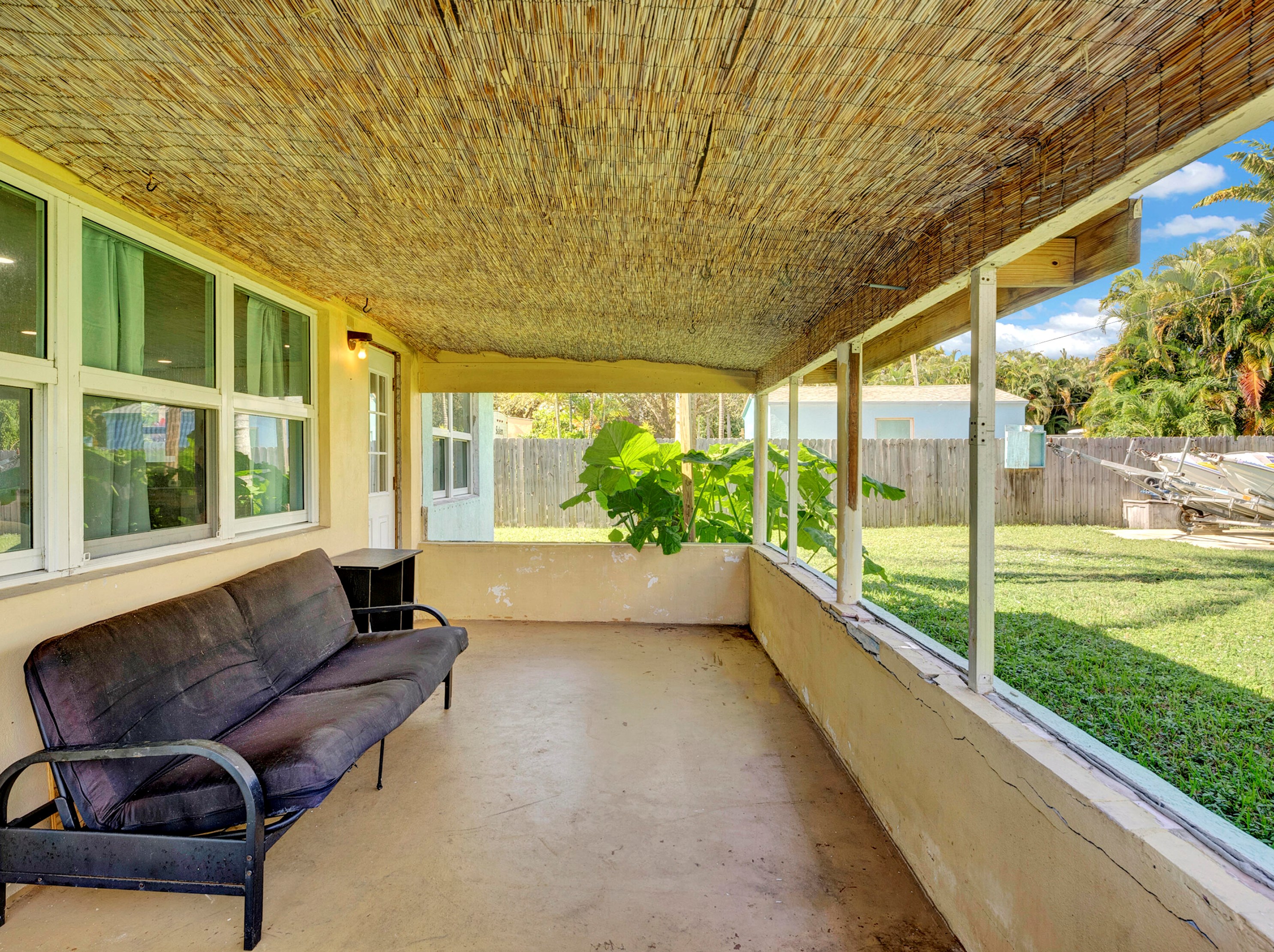 647 9th Ave, Boynton Beach FL  33435-3209 exterior