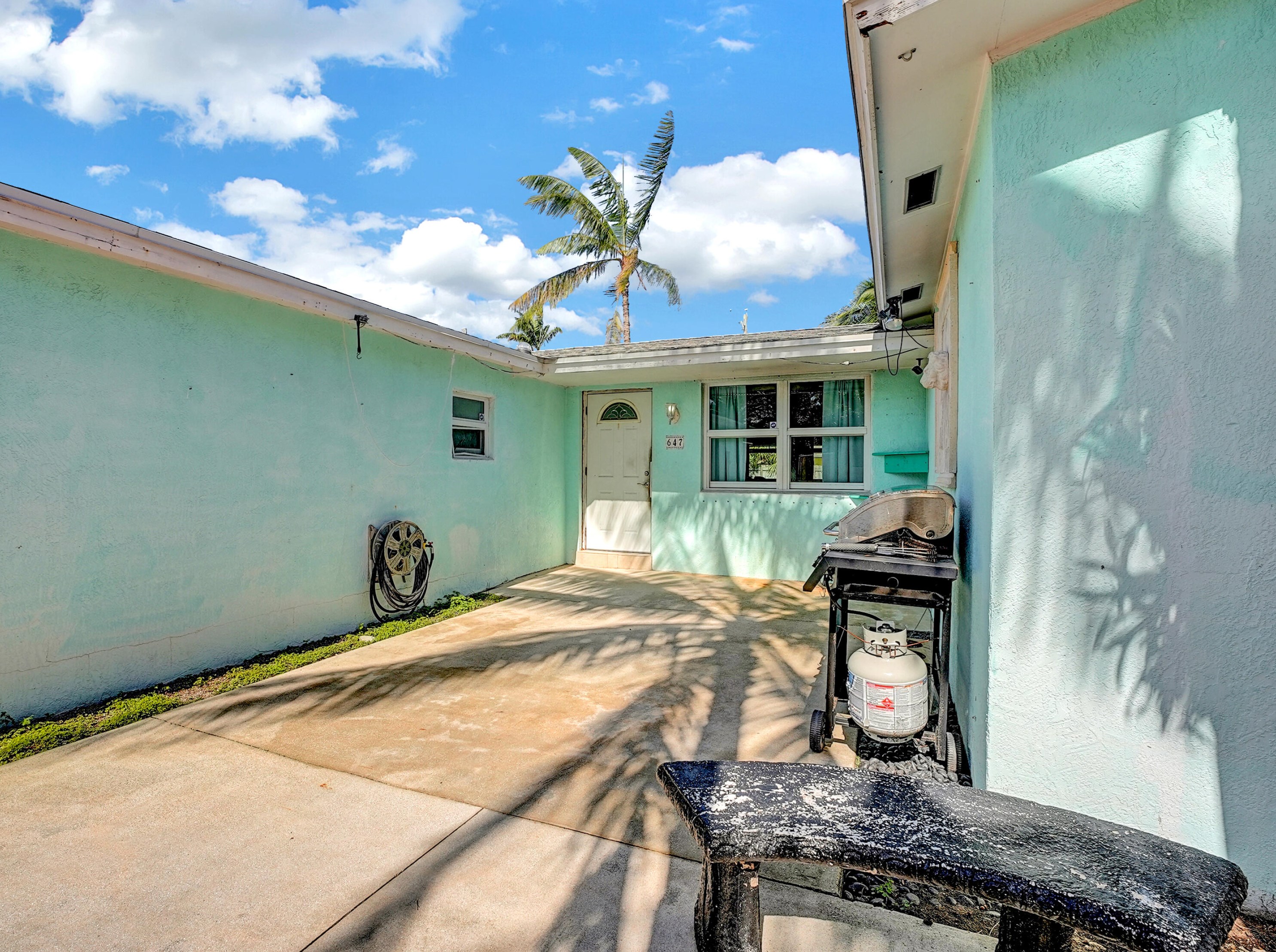 647 9th Ave, Boynton Beach FL  33435-3209 exterior