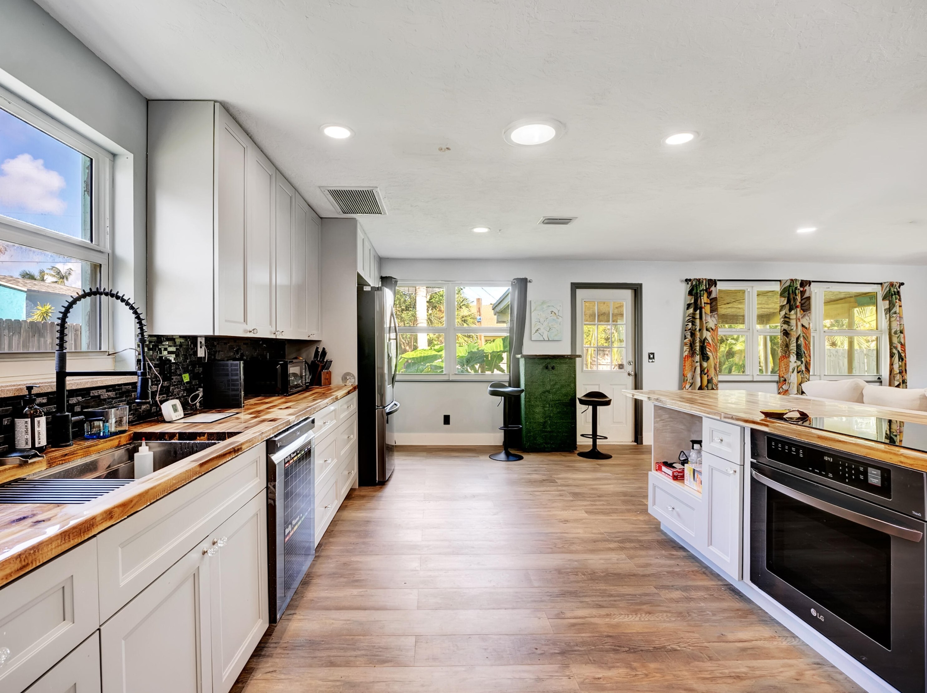 647 9th Ave, Boynton Beach FL  33435-3209 exterior
