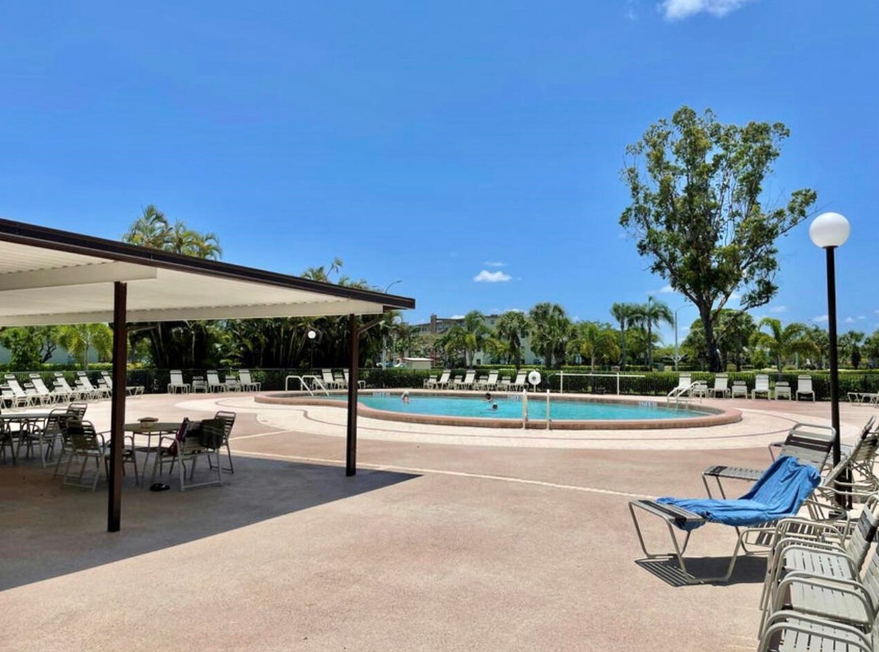 104 Mansfield C, Boca Raton FL  33434-2404 exterior