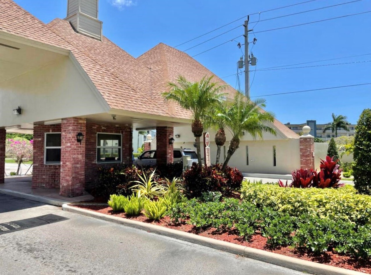 104 Mansfield C, Boca Raton FL  33434-2404 exterior