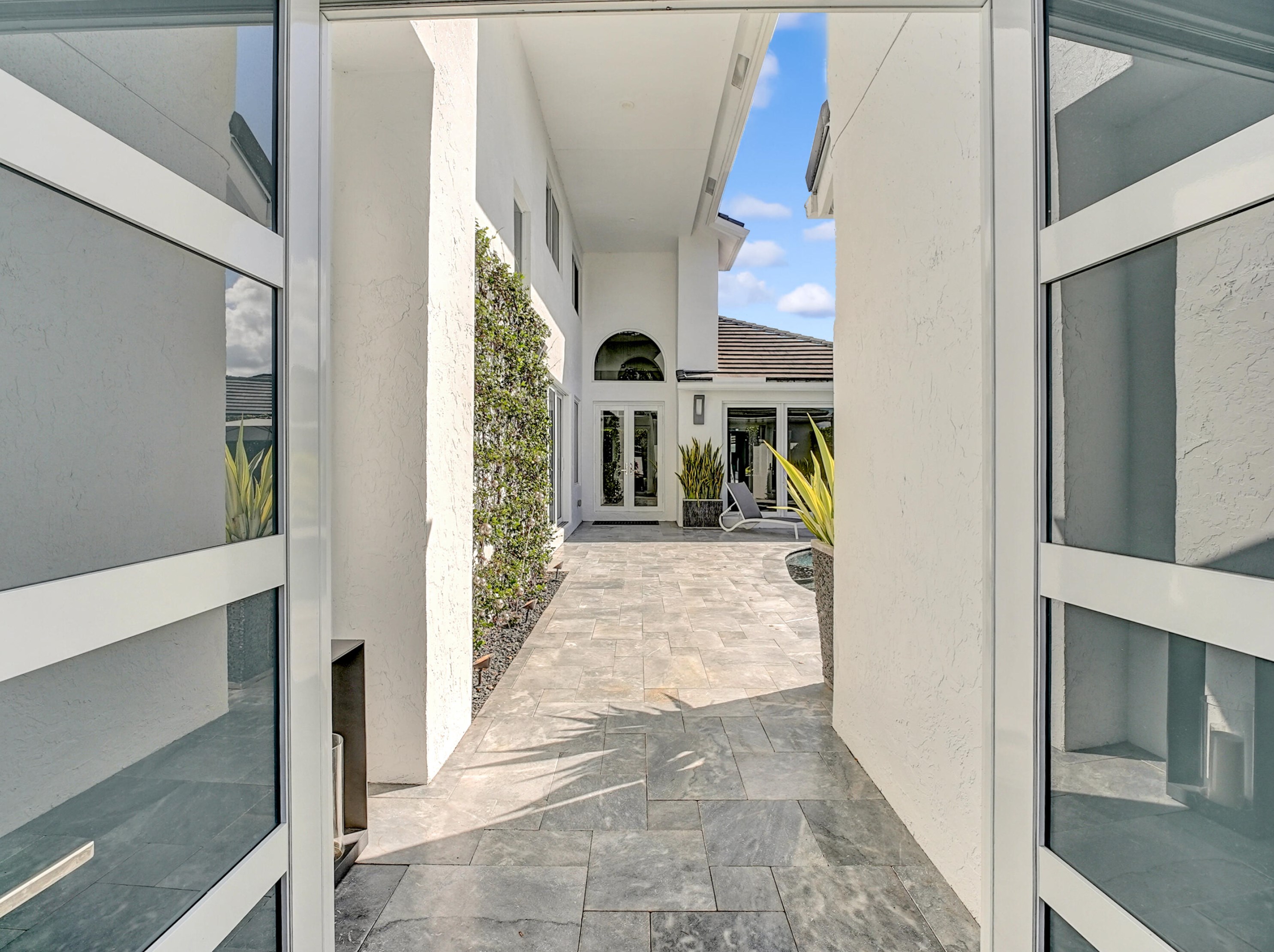 5782 Regency Cir, Boca Raton FL 33496-2760 exterior