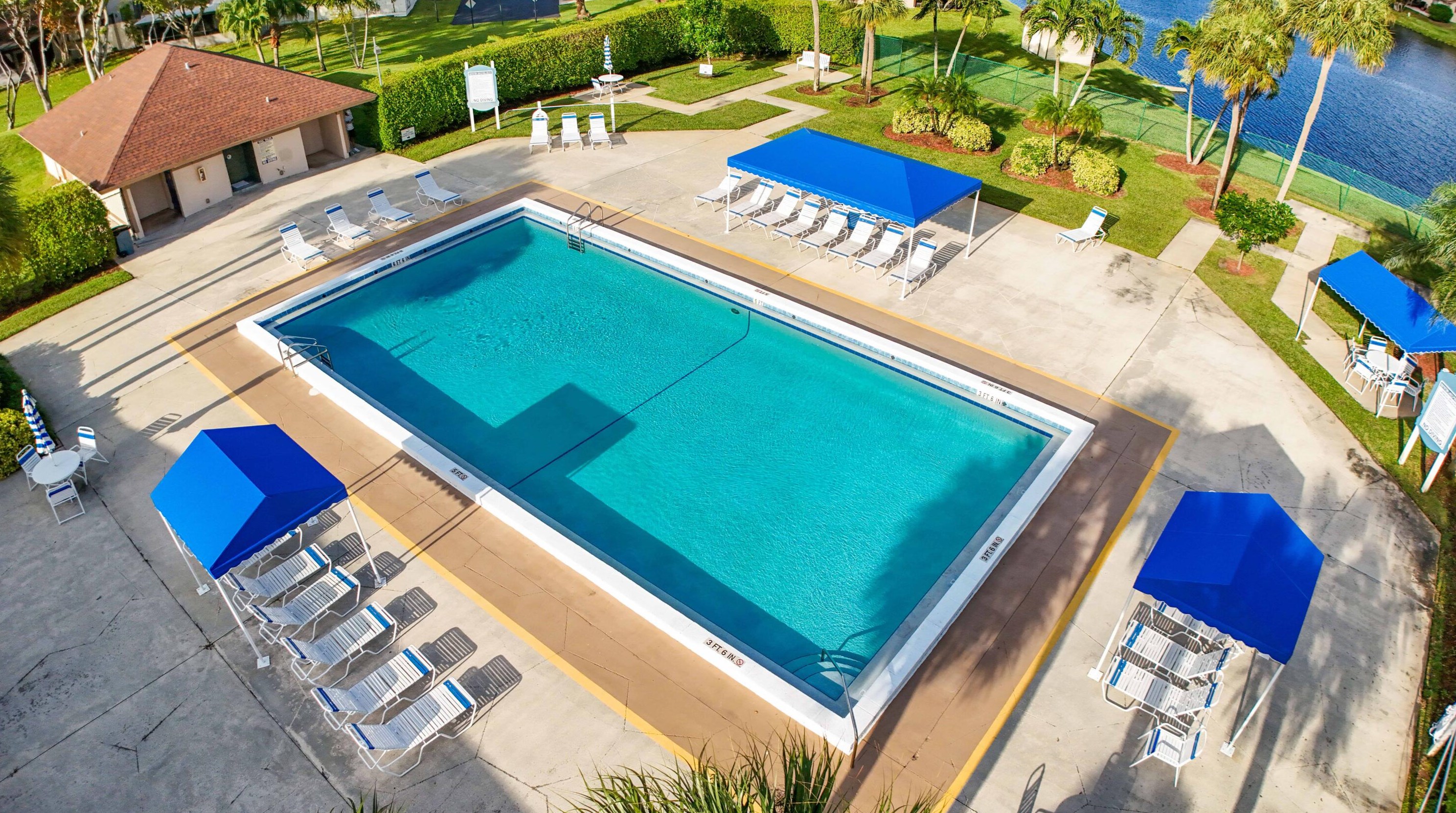 28 Camden Ln, Boynton Beach FL 33426-7704 exterior