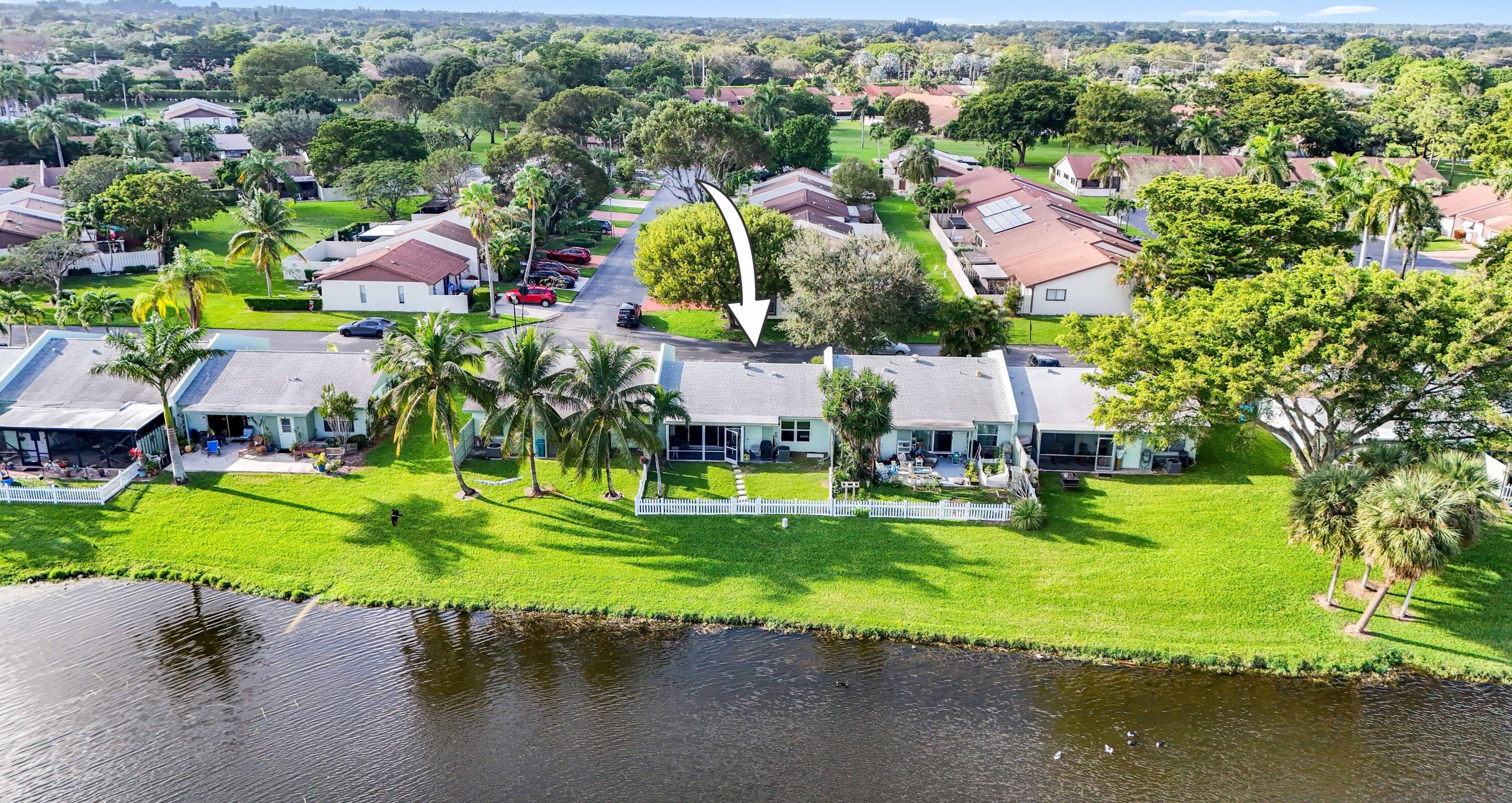 28 Camden Ln, Boynton Beach FL 33426-7704 exterior