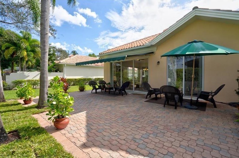 4781 Temple Dr, Delray Beach, FL 33445