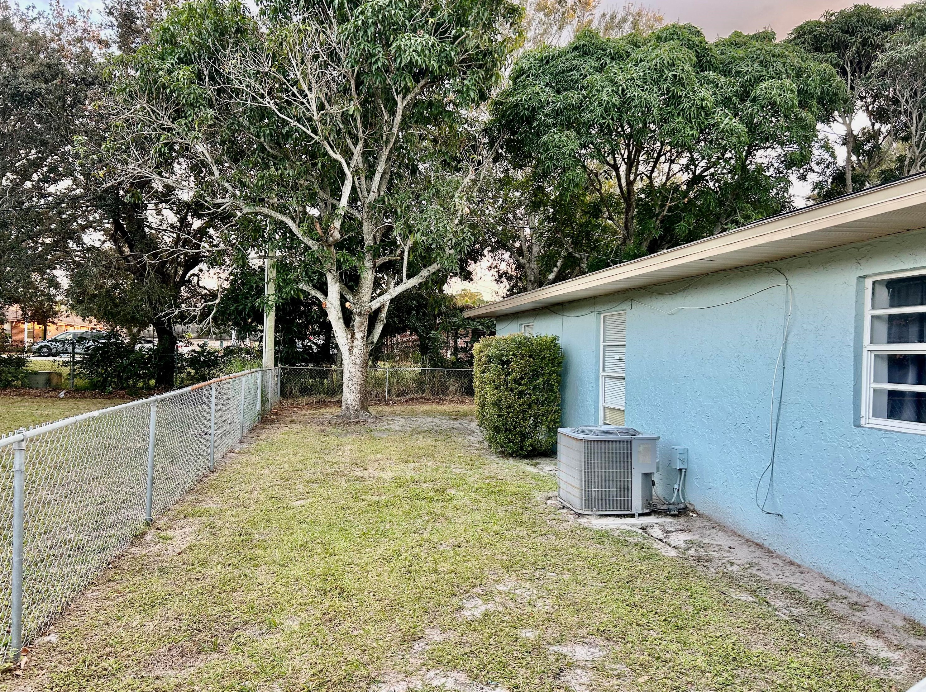 4075 45th Ln, Vero Beach FL  32967-6310 exterior