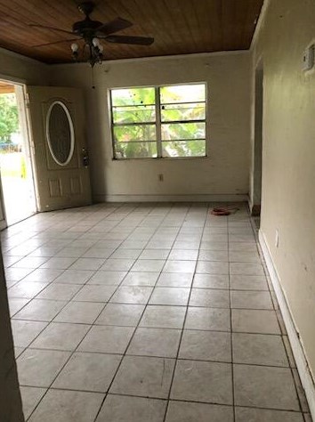 3504 Lake Dr, Fort Pierce FL  34982-8449 exterior