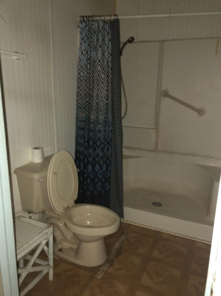 3504 Lake Dr, Fort Pierce FL  34982-8449 exterior