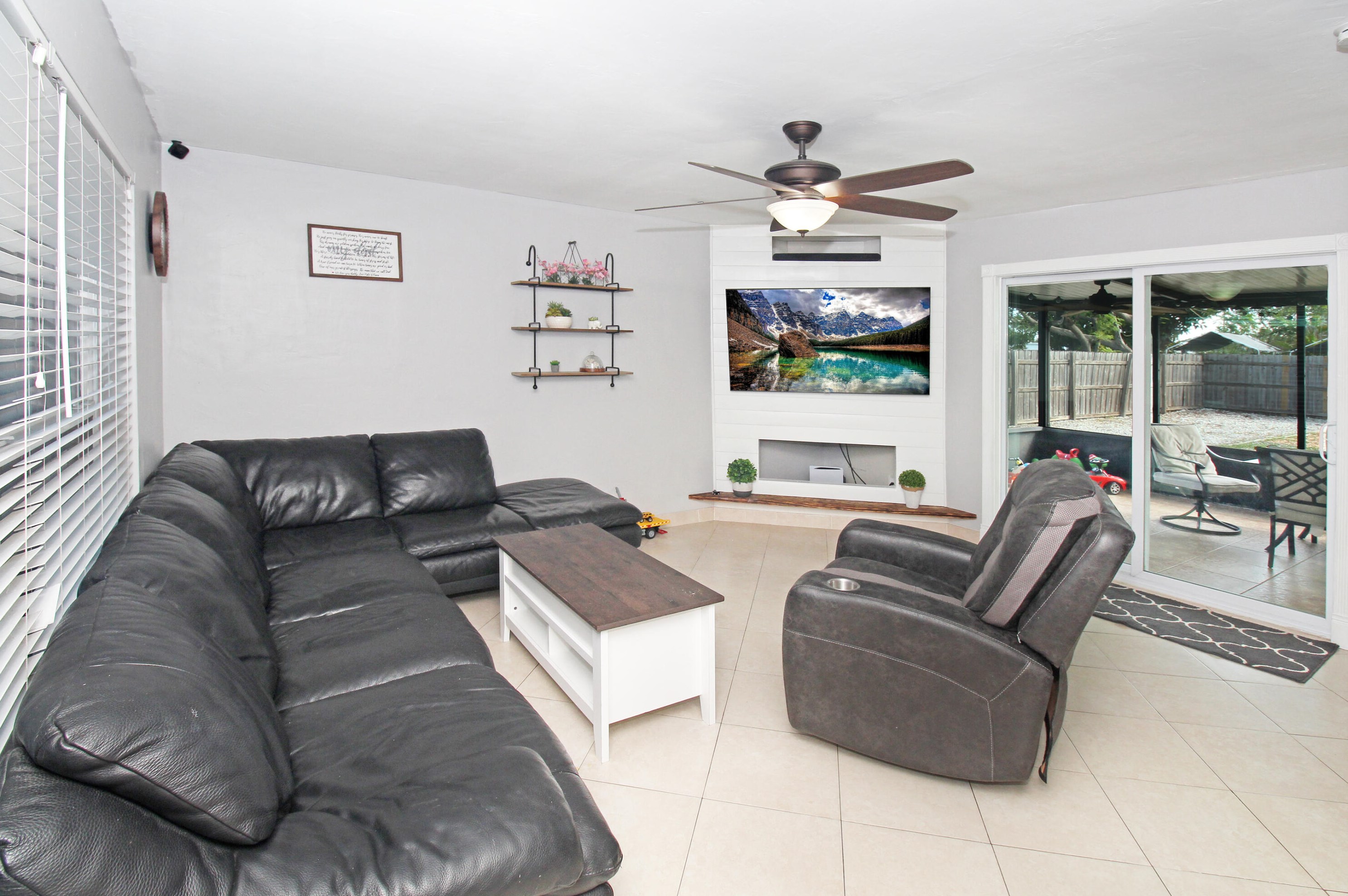 1322 Tropical Dr, Lake Worth FL 33460-5345 exterior