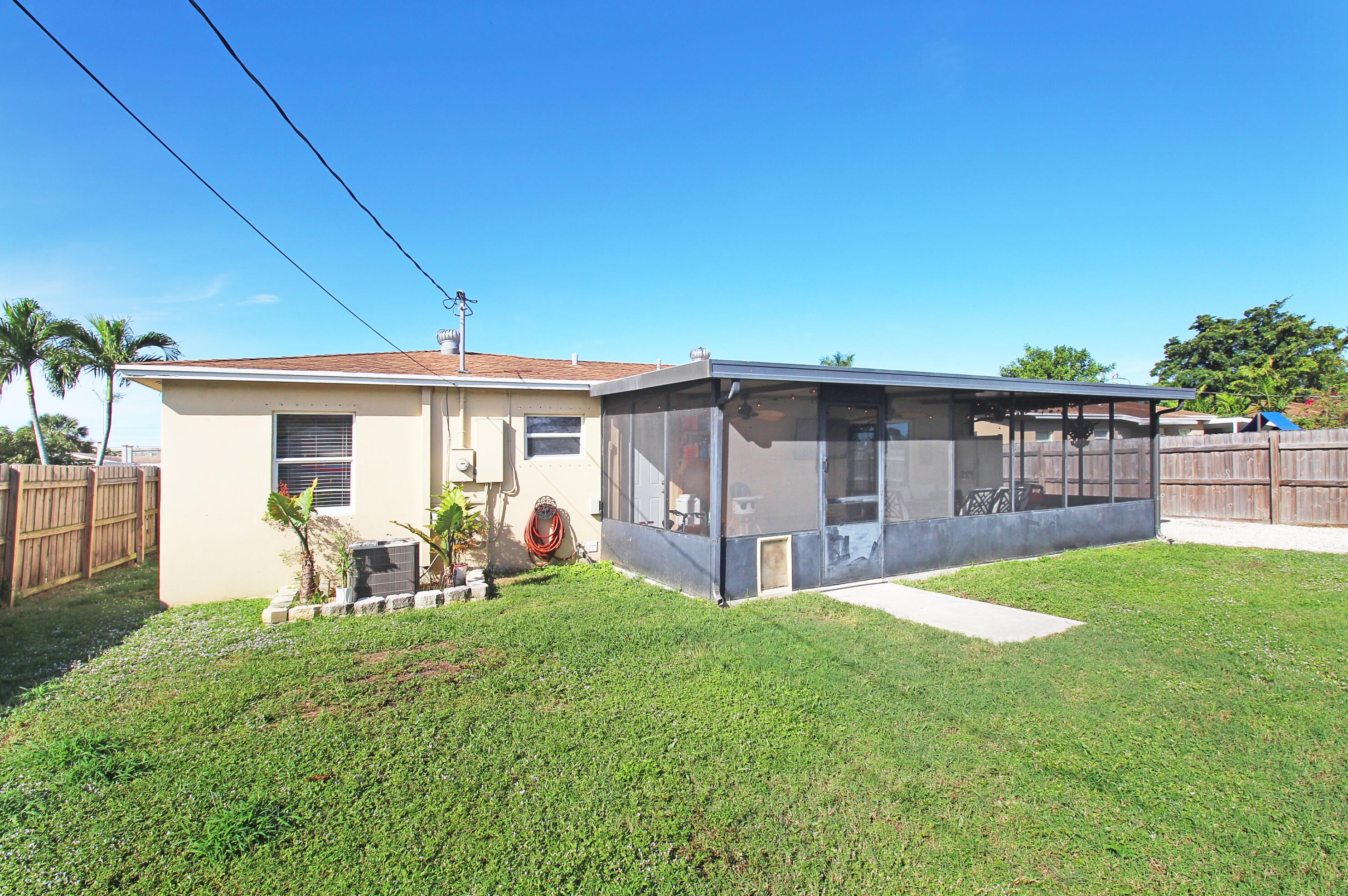 1322 Tropical Dr, Lake Worth FL 33460-5345 exterior