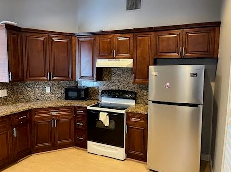 5524 Boynton Pl, Boynton Beach FL  33437-2670 exterior