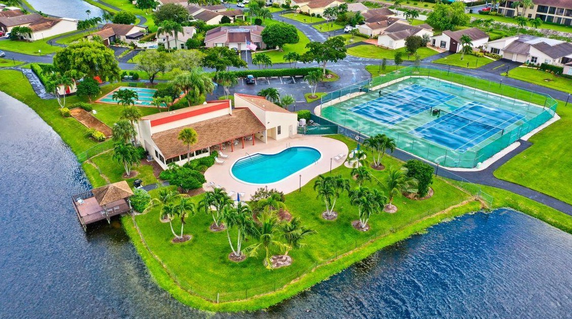 5025 Minto Rd, Boynton Beach FL  33472-1201 exterior