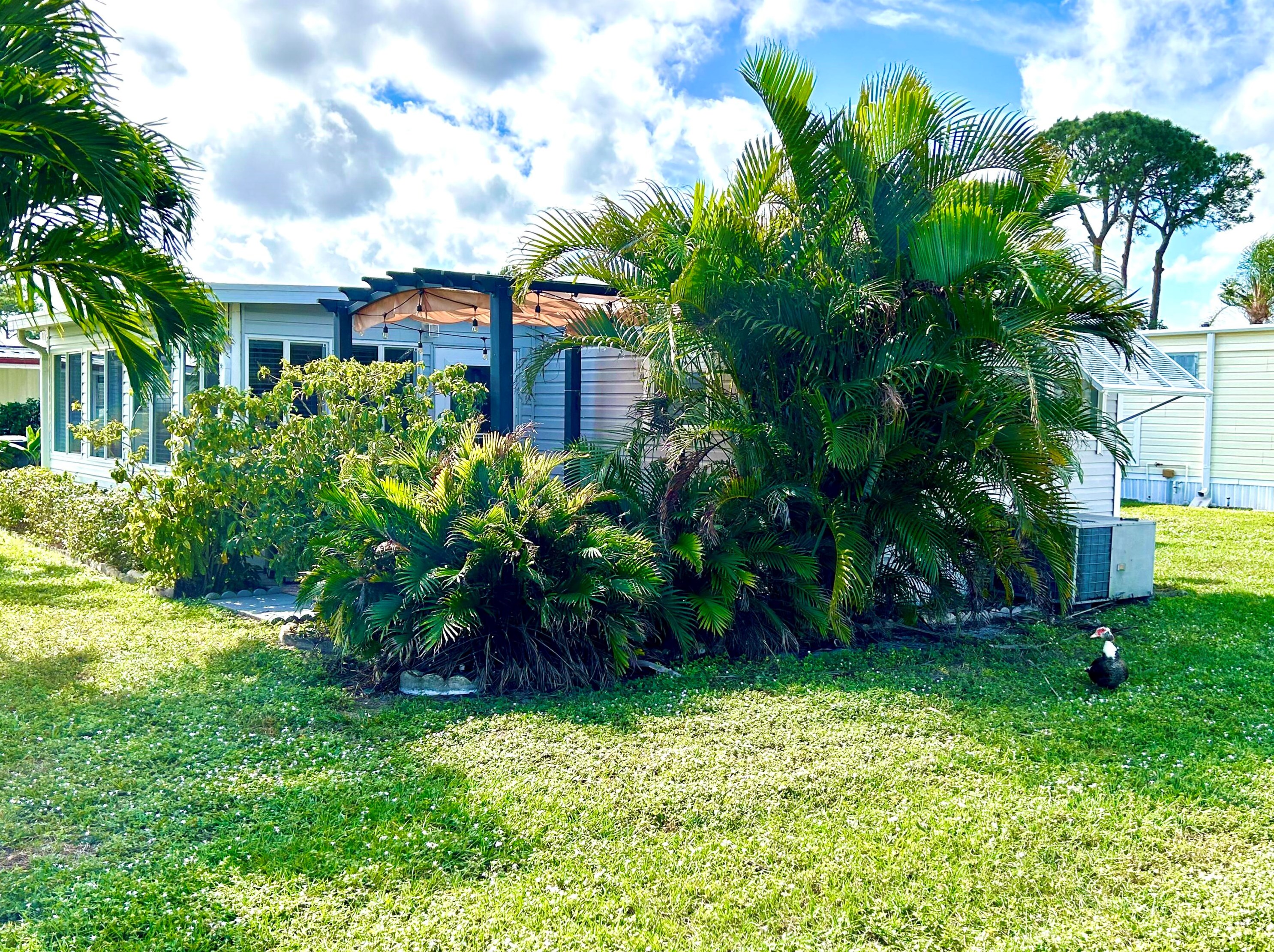 10008 Granada Bay, Boynton Beach FL  33436-2222 exterior