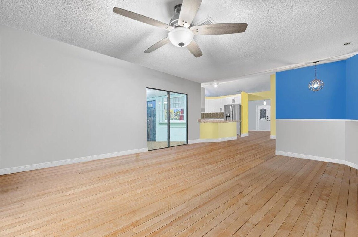 8377 Bonita Isle Dr, Lake Worth FL  33467-5528 exterior