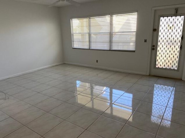 320 Dorset H, Boca Raton FL  33434-3024 exterior